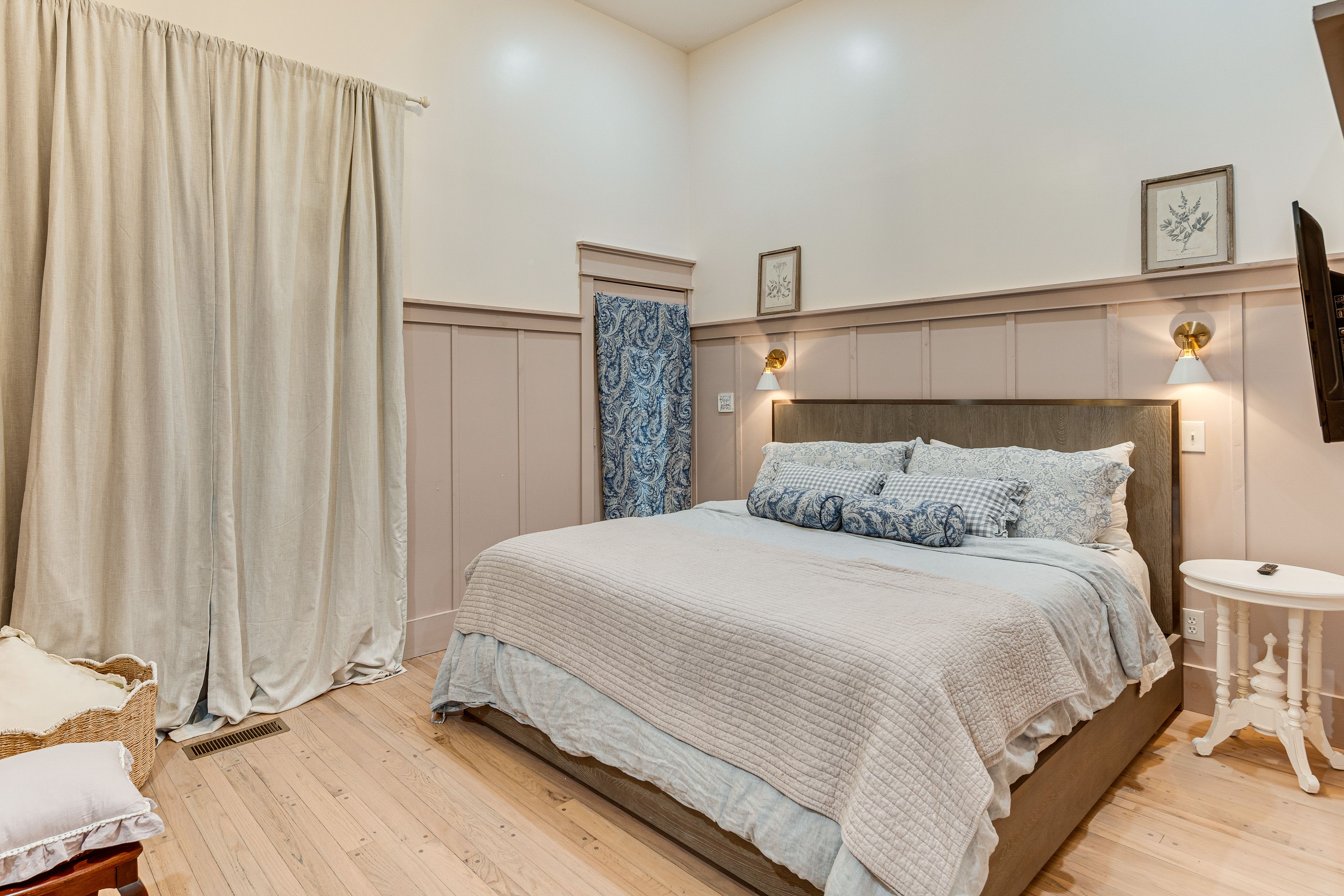 Bedroom 1 | King Bed