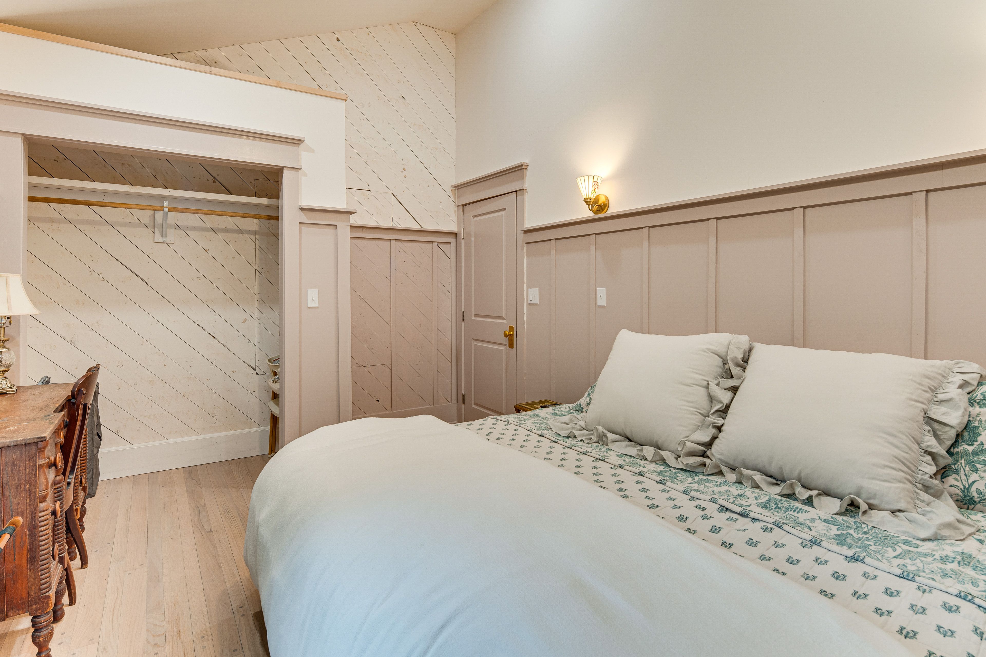 Bedroom 2 | King Bed
