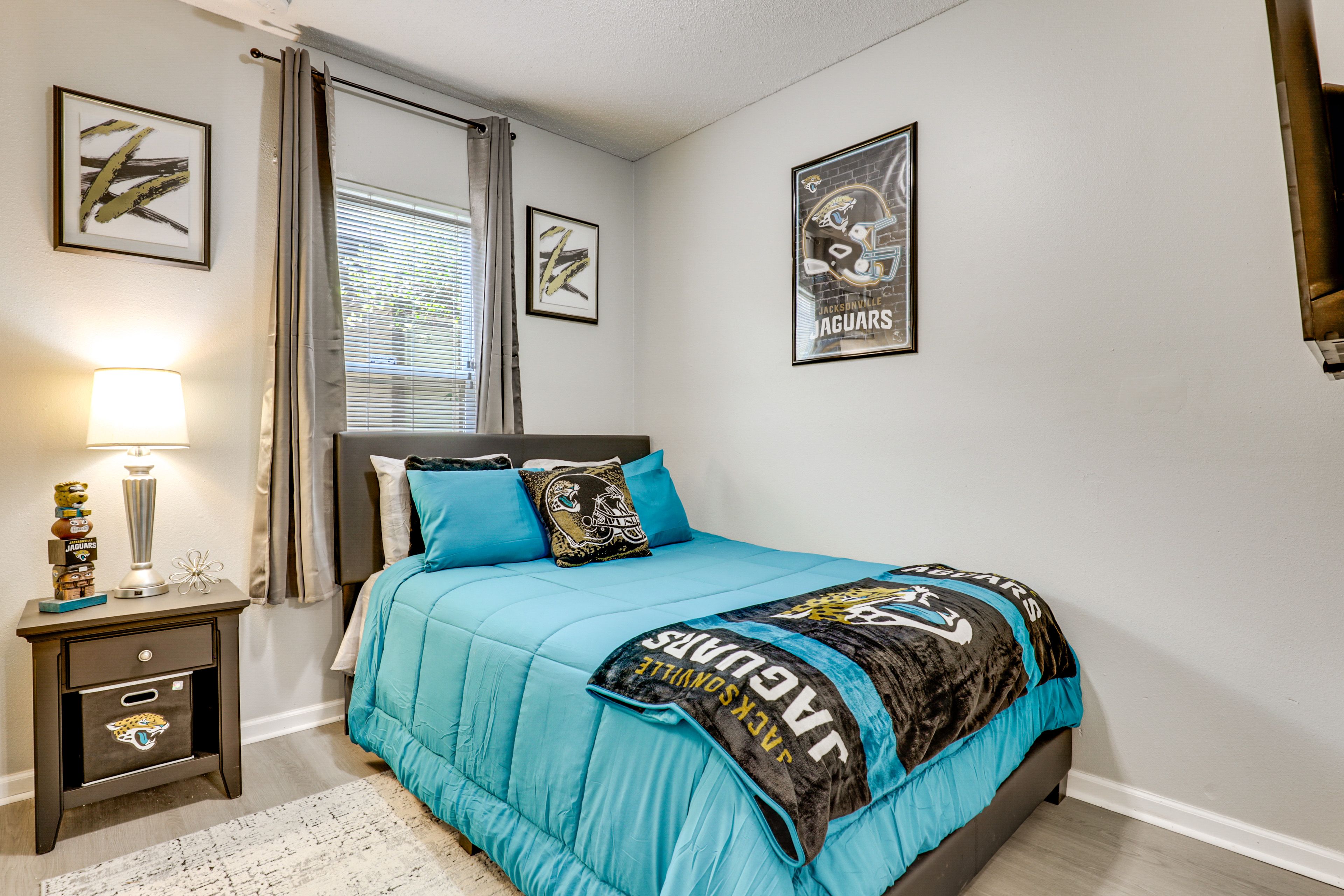 Bedroom 3 | Queen Bed