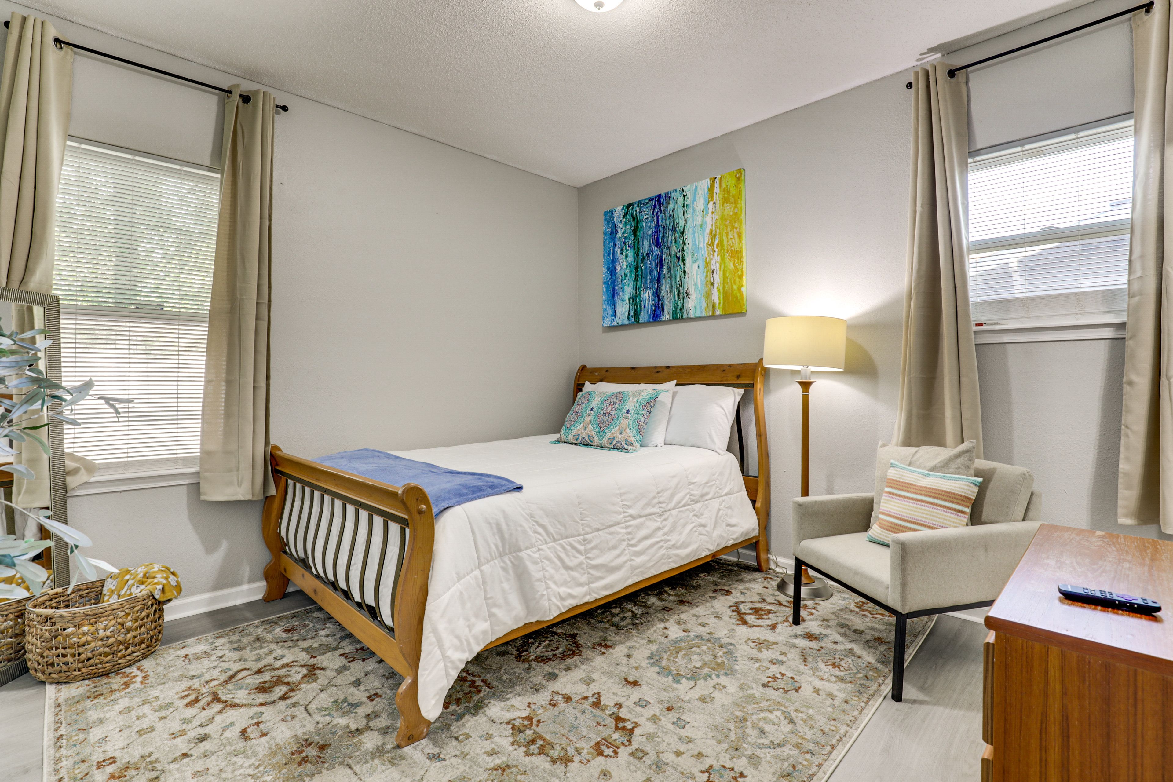 Bedroom 1 | Queen Bed