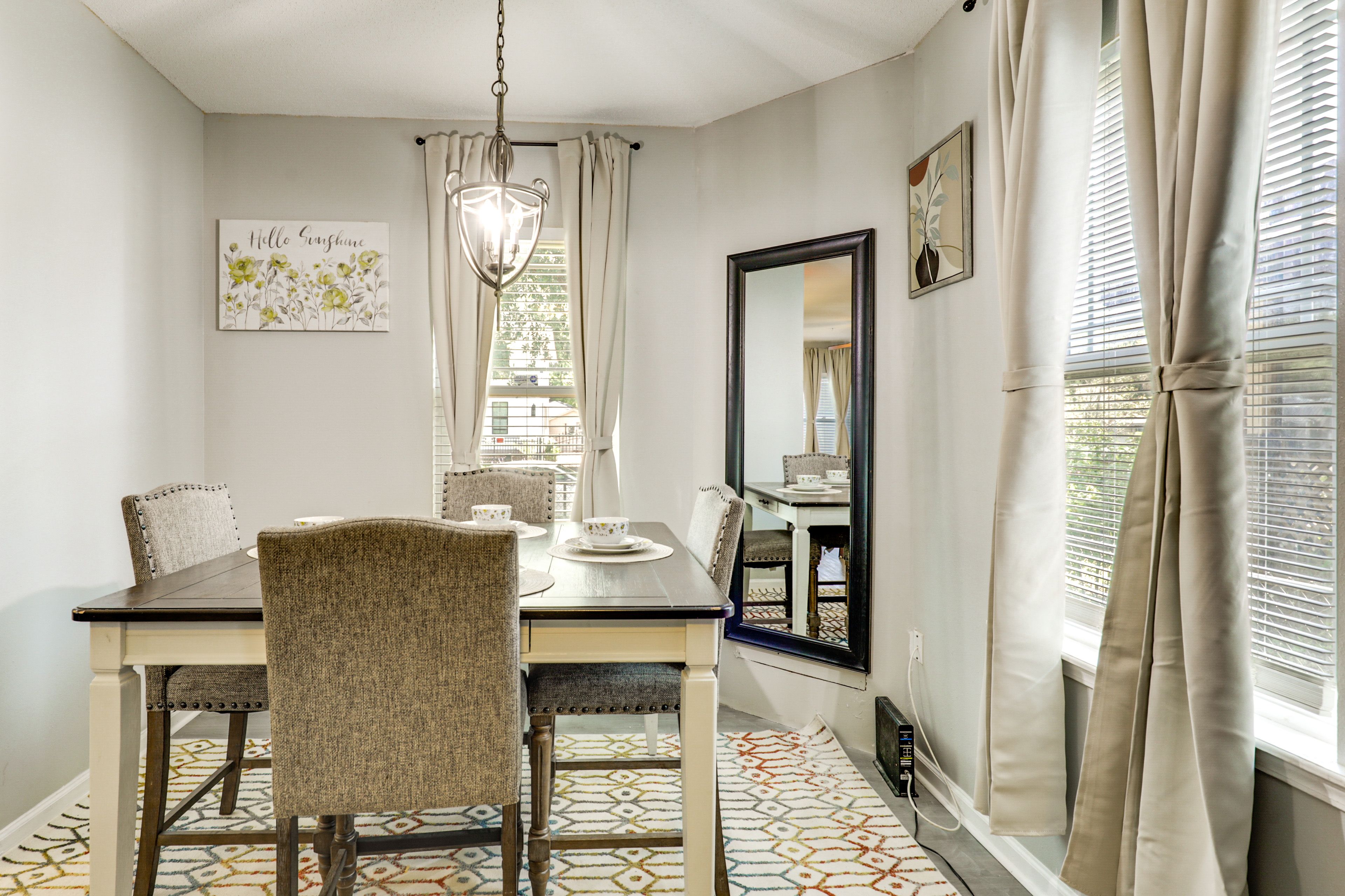 Dining Area | Dishware/Flatware Provided