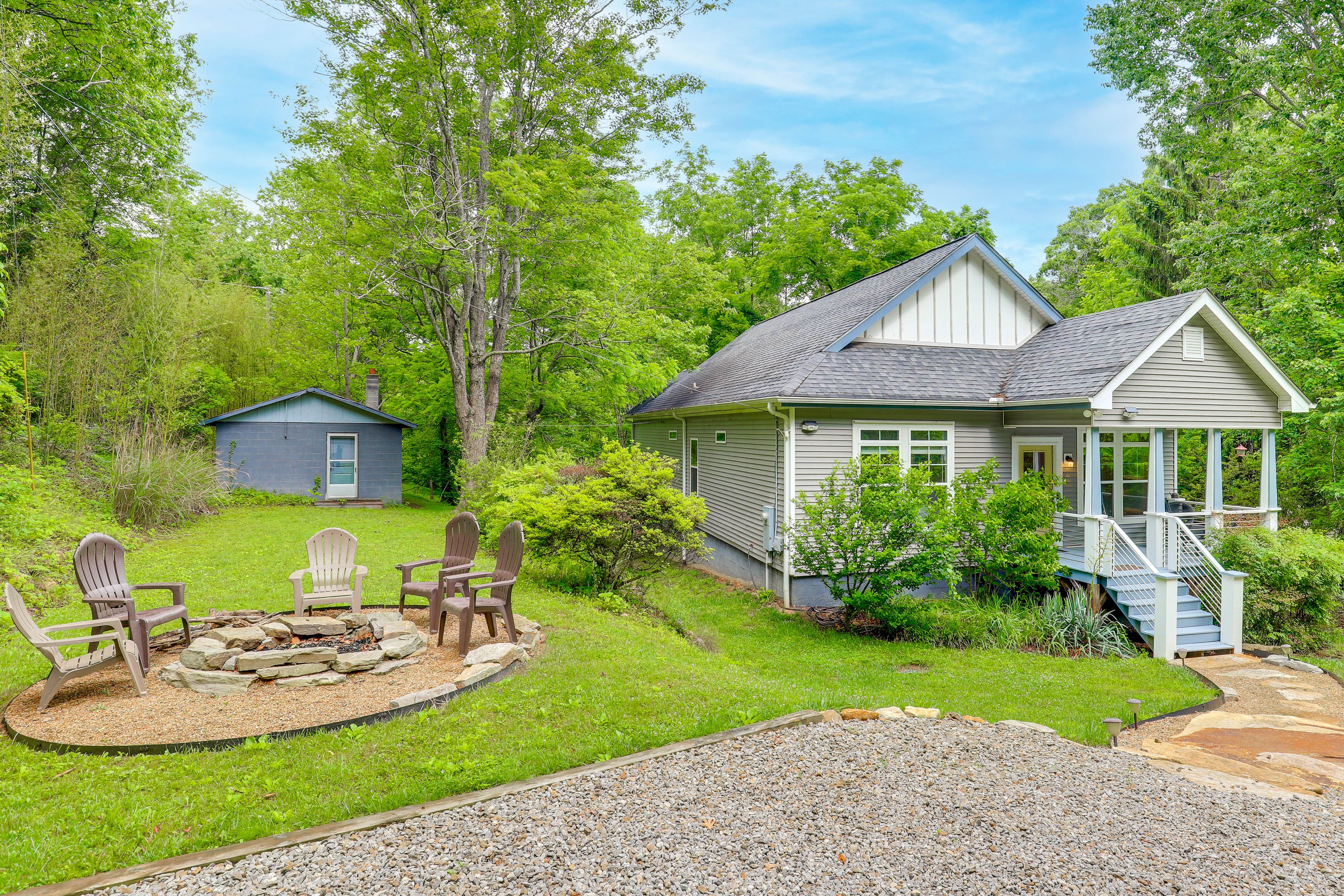 Exterior | Driveway (4 Vehicles)