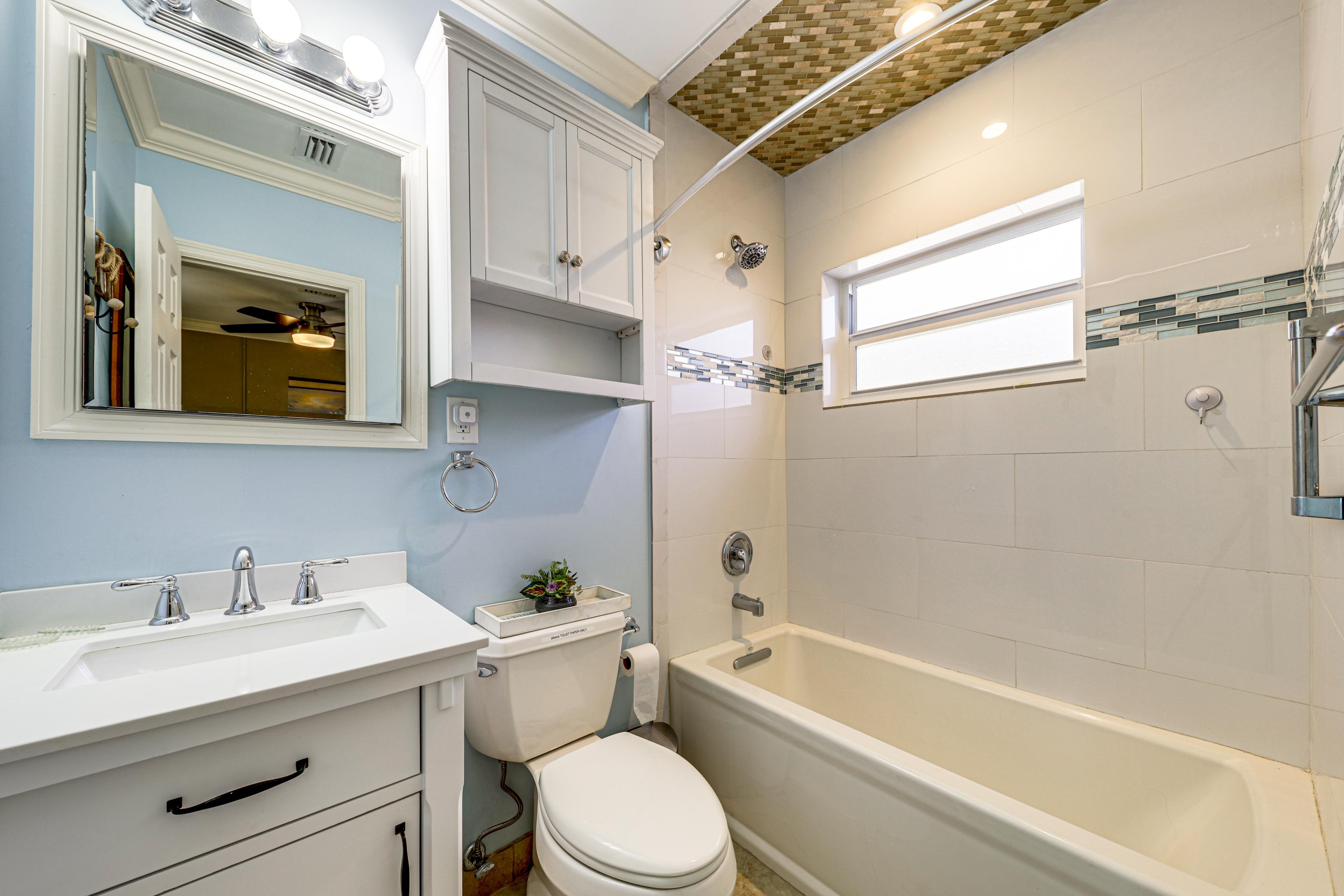 Full Bathroom | Unit 1