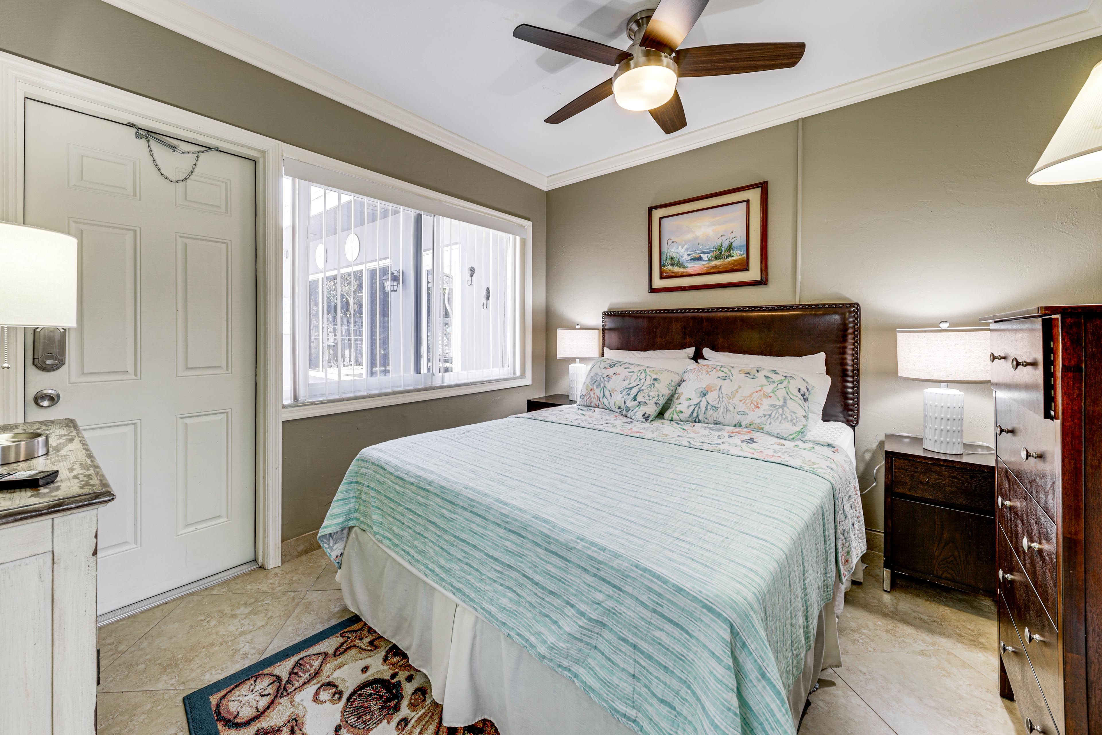 Bedroom 1 | Unit 1 | Queen Bed