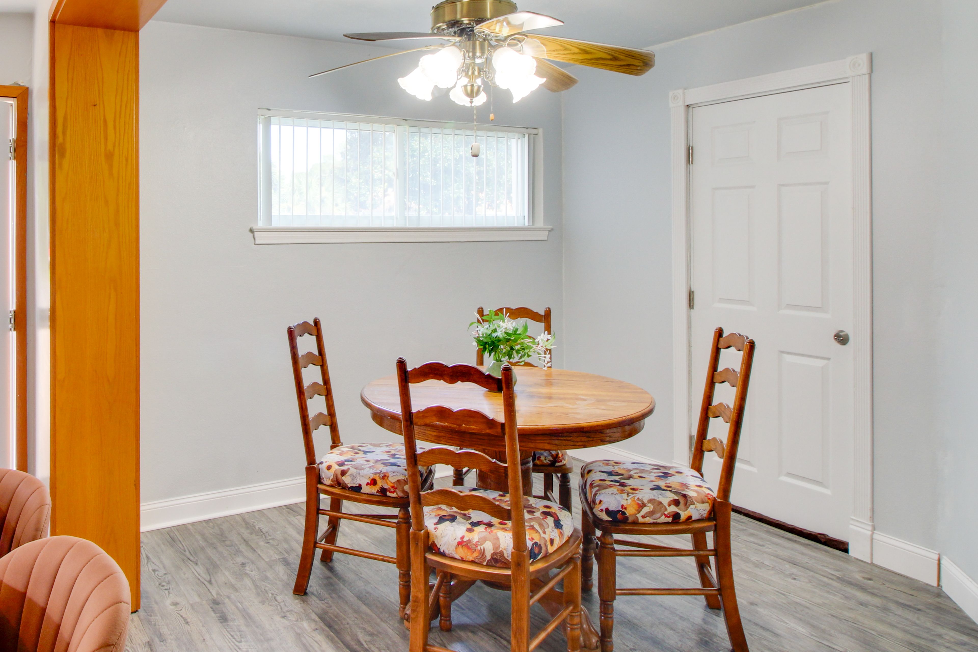 Dining Area | Dishware/Flatware Provided