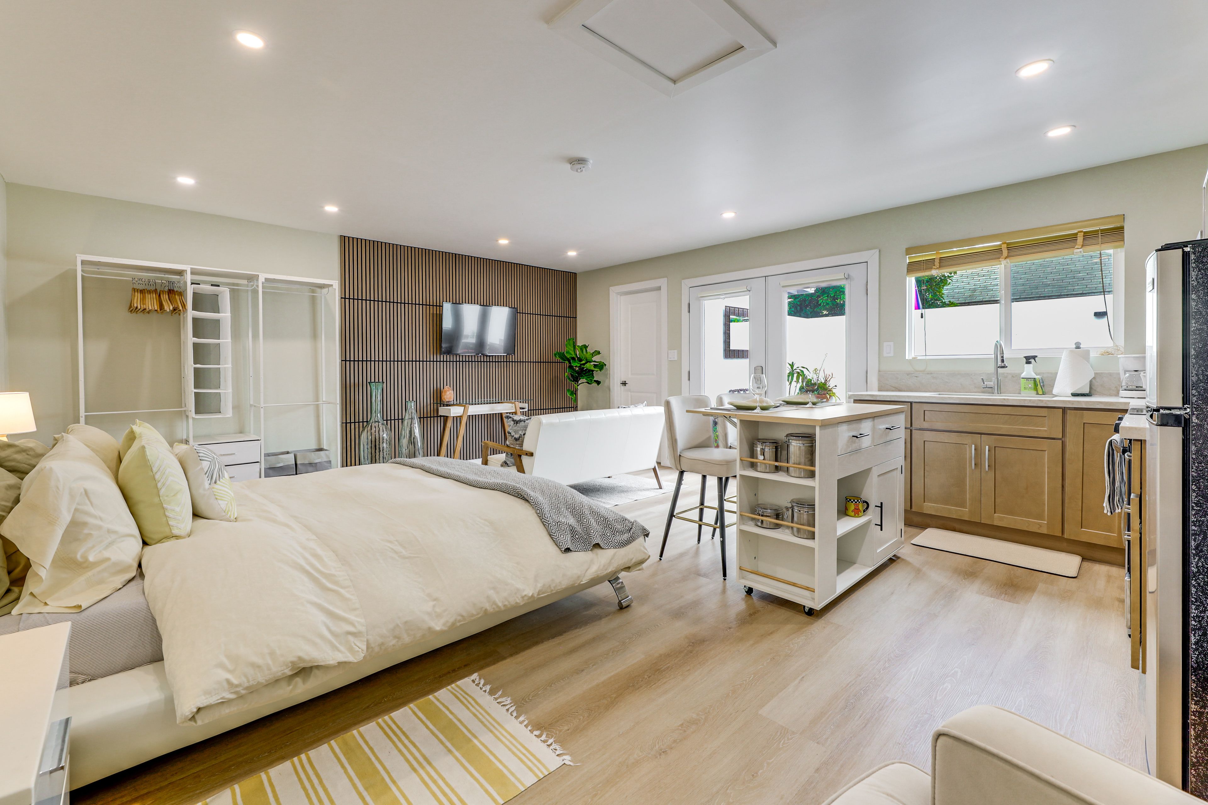 Los Angeles Vacation Rental | Studio | 1BA | 367 Sq Ft