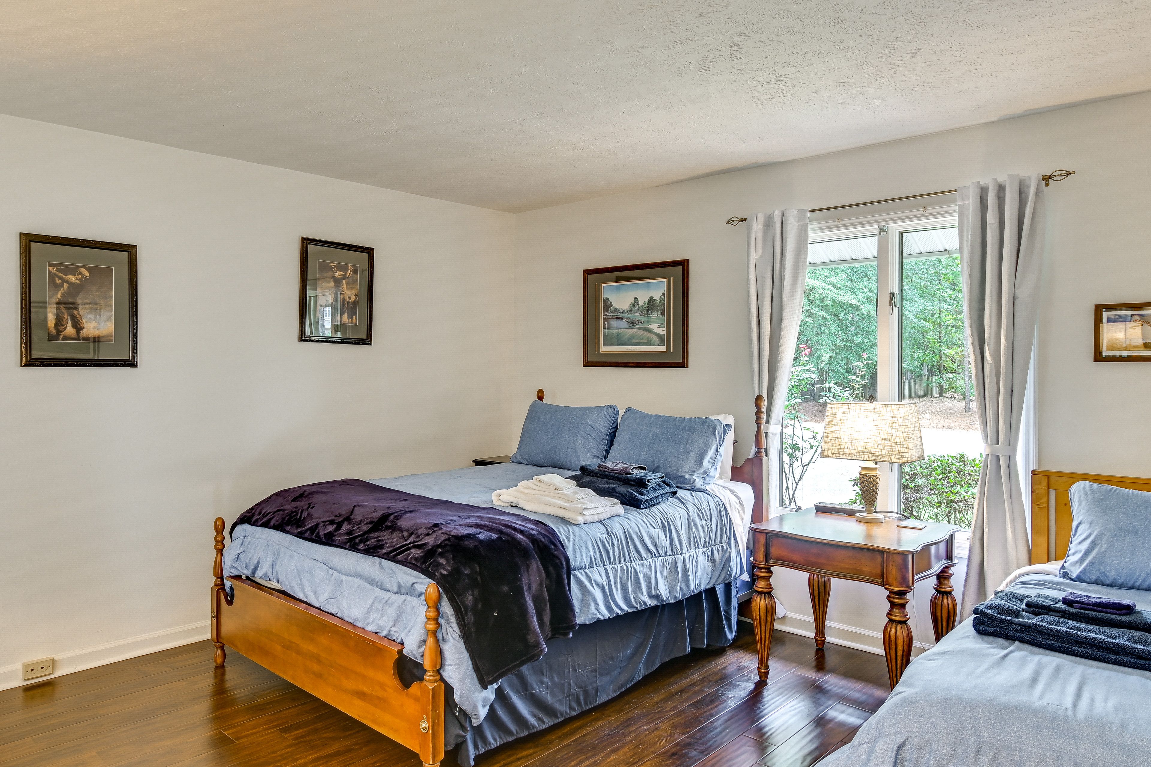 Bedroom 1 | Queen Bed | Twin Bed | 1st Floor