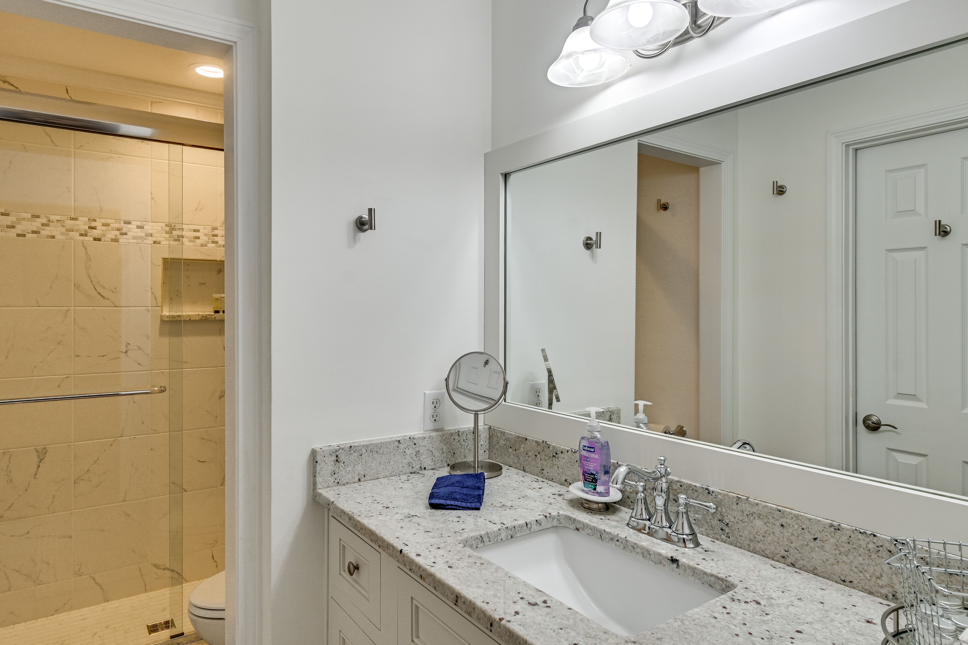 Full Bathroom | 1st Floor