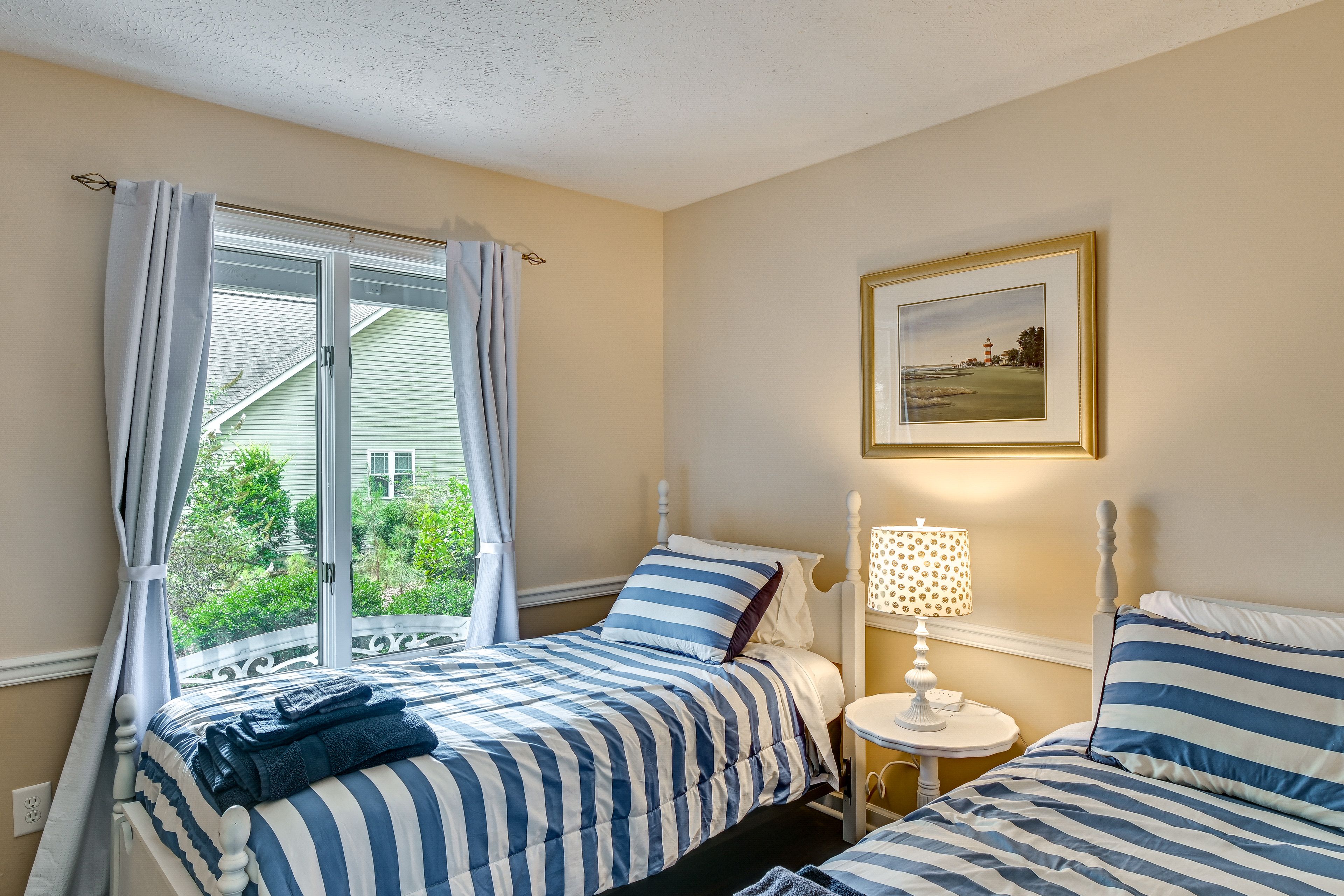 Bedroom 2 | 2 Twin Beds | 1st Floor