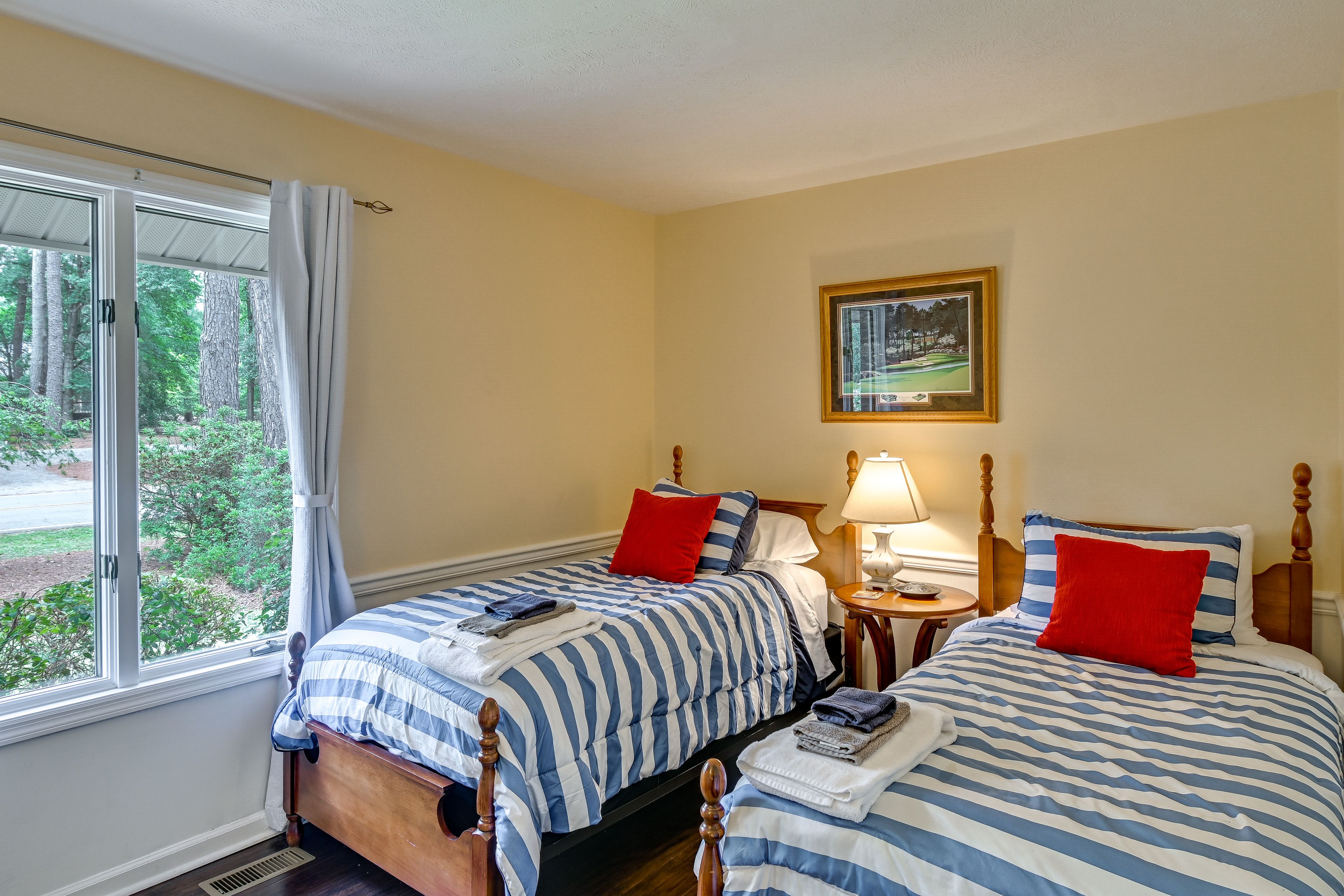 Bedroom 3 | 2 Twin Beds | 1st Floor