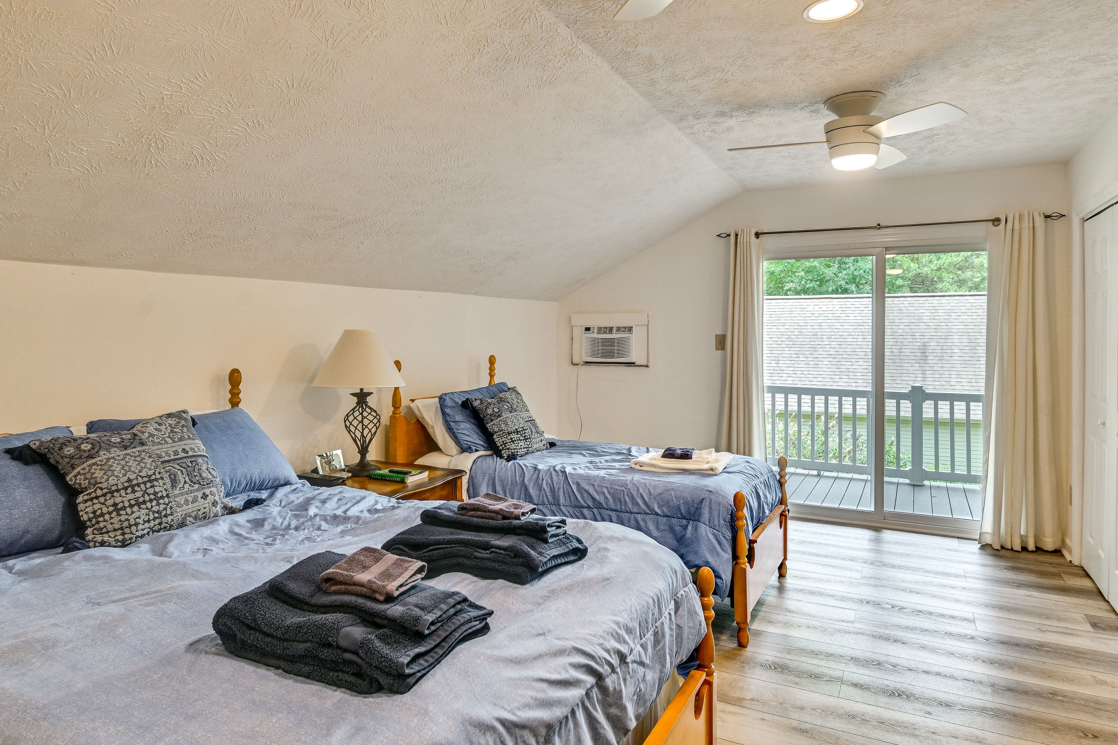 Bedroom 4 | Queen Bed | Twin Bed | 2nd Floor