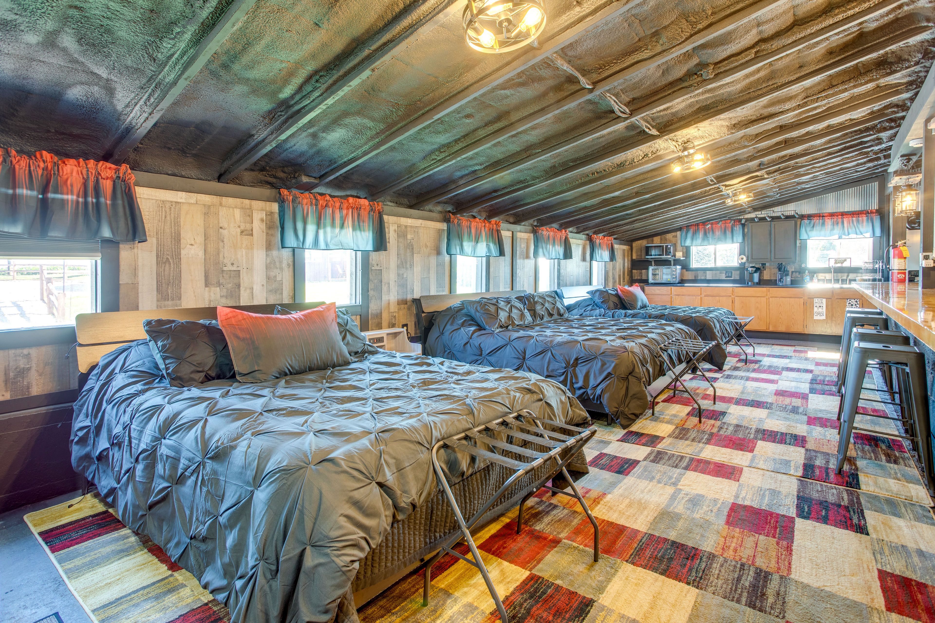 Studio Cabin | 2 Queen Beds | King Bed