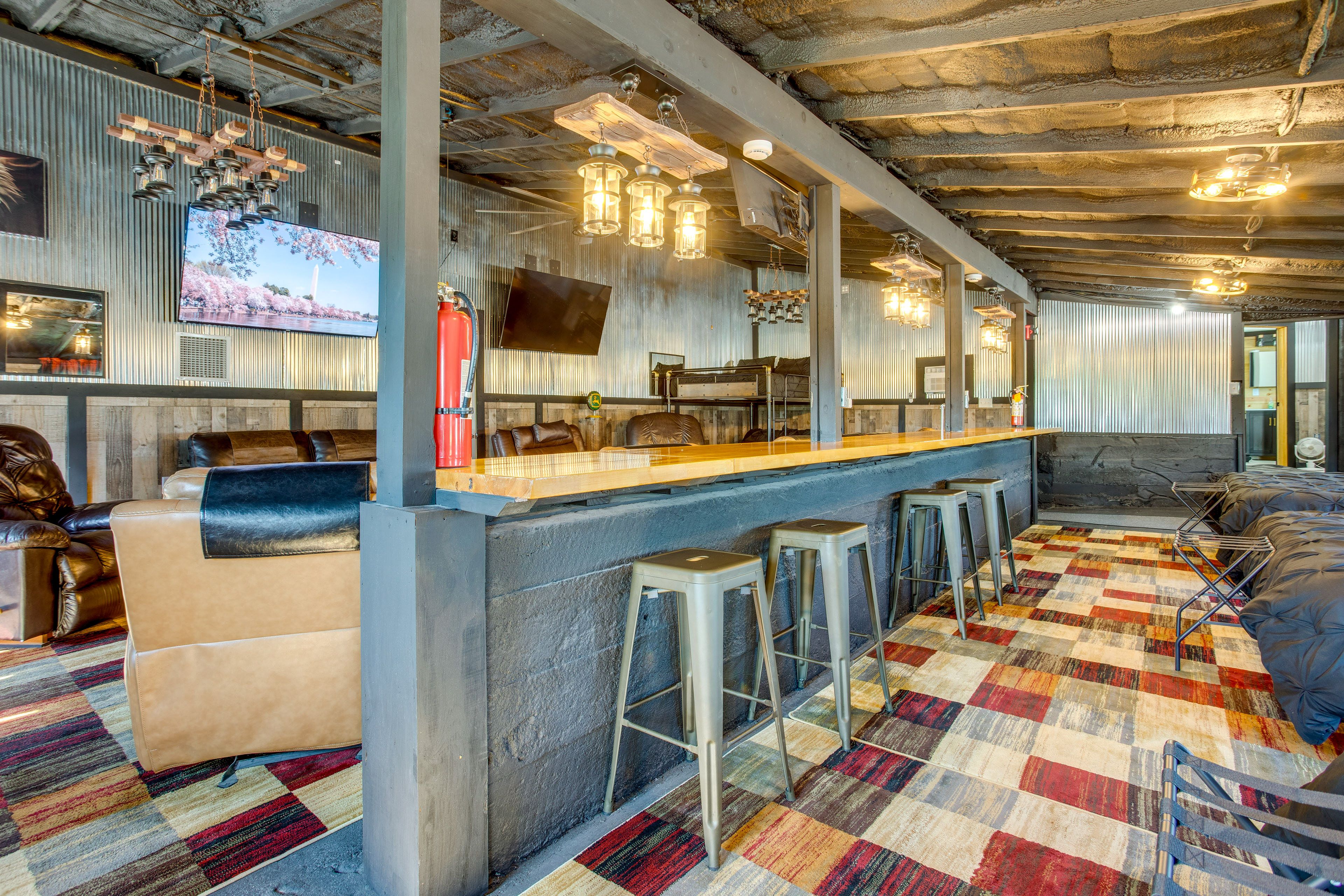 Studio Cabin | High-Top Dining