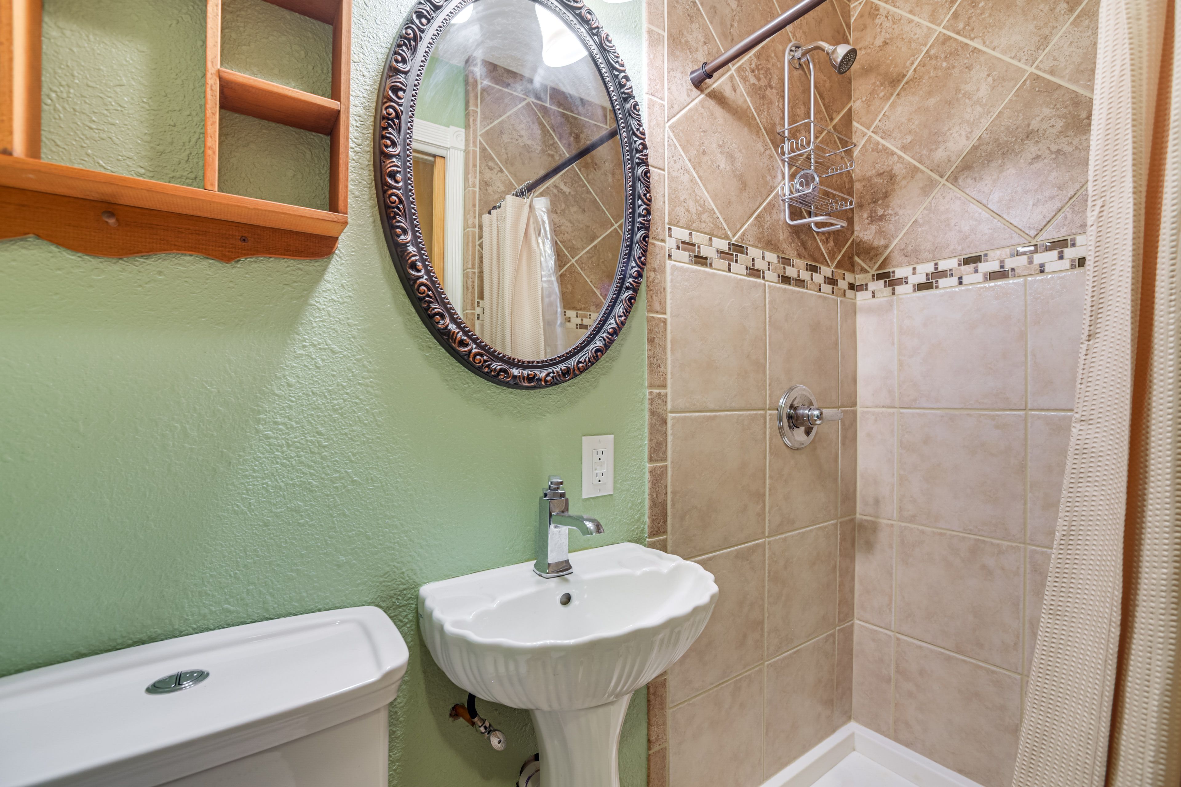 Full Bathroom | Towels & Linens Provided