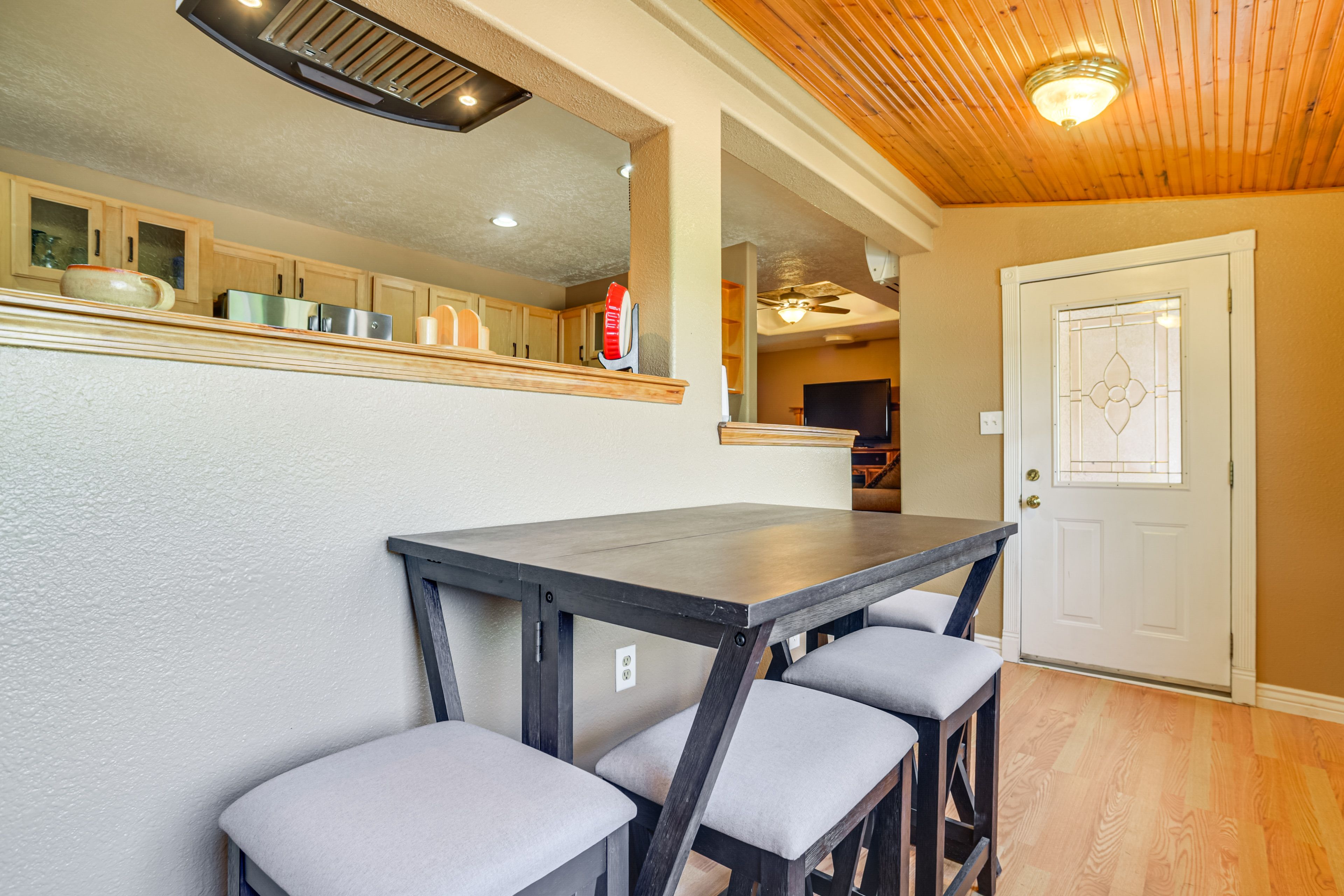 Dining Area | Dishes & Flatware Provided