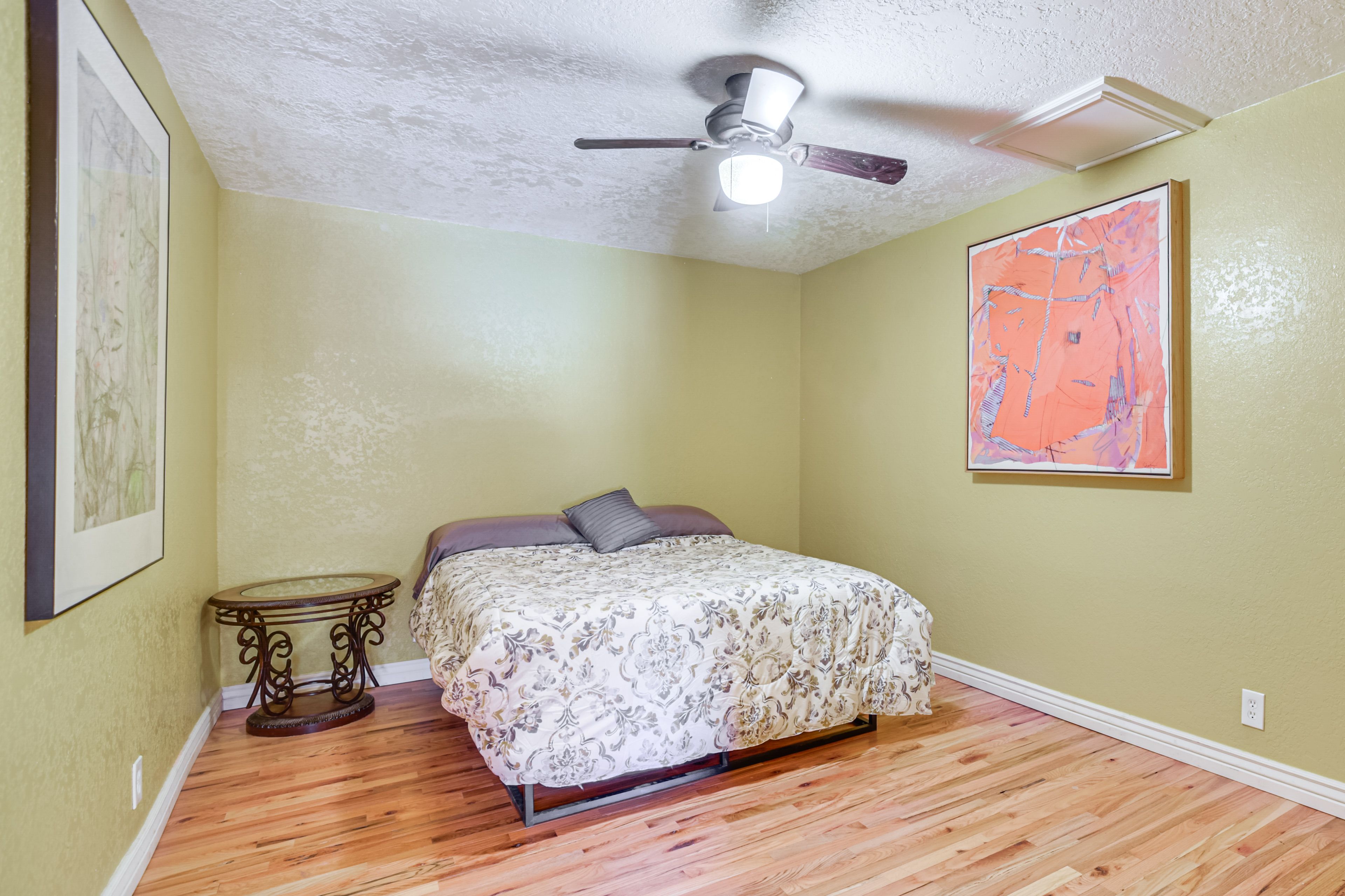 Bedroom 3 | Queen Bed