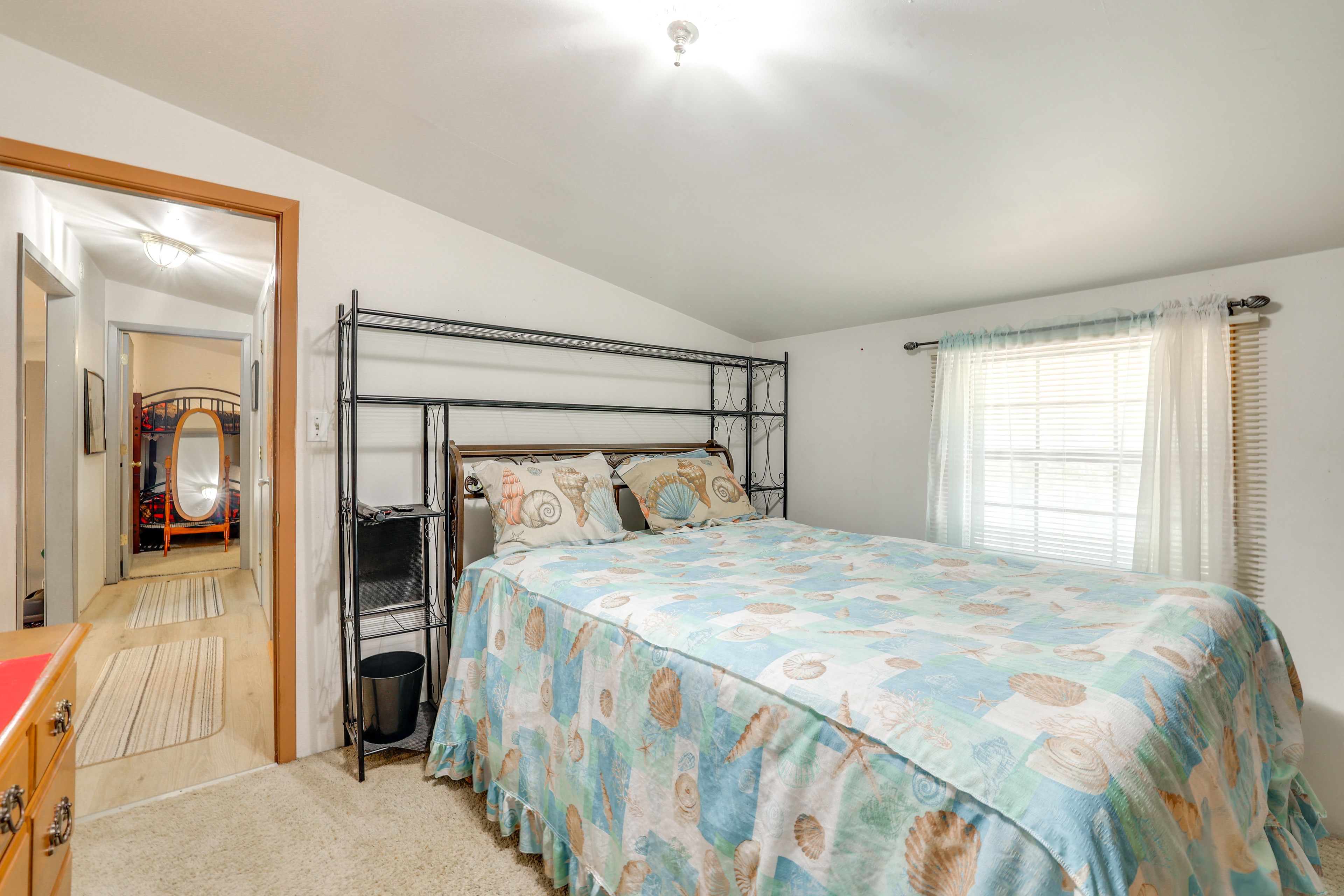 Bedroom 1 | Queen Bed | Smart TV