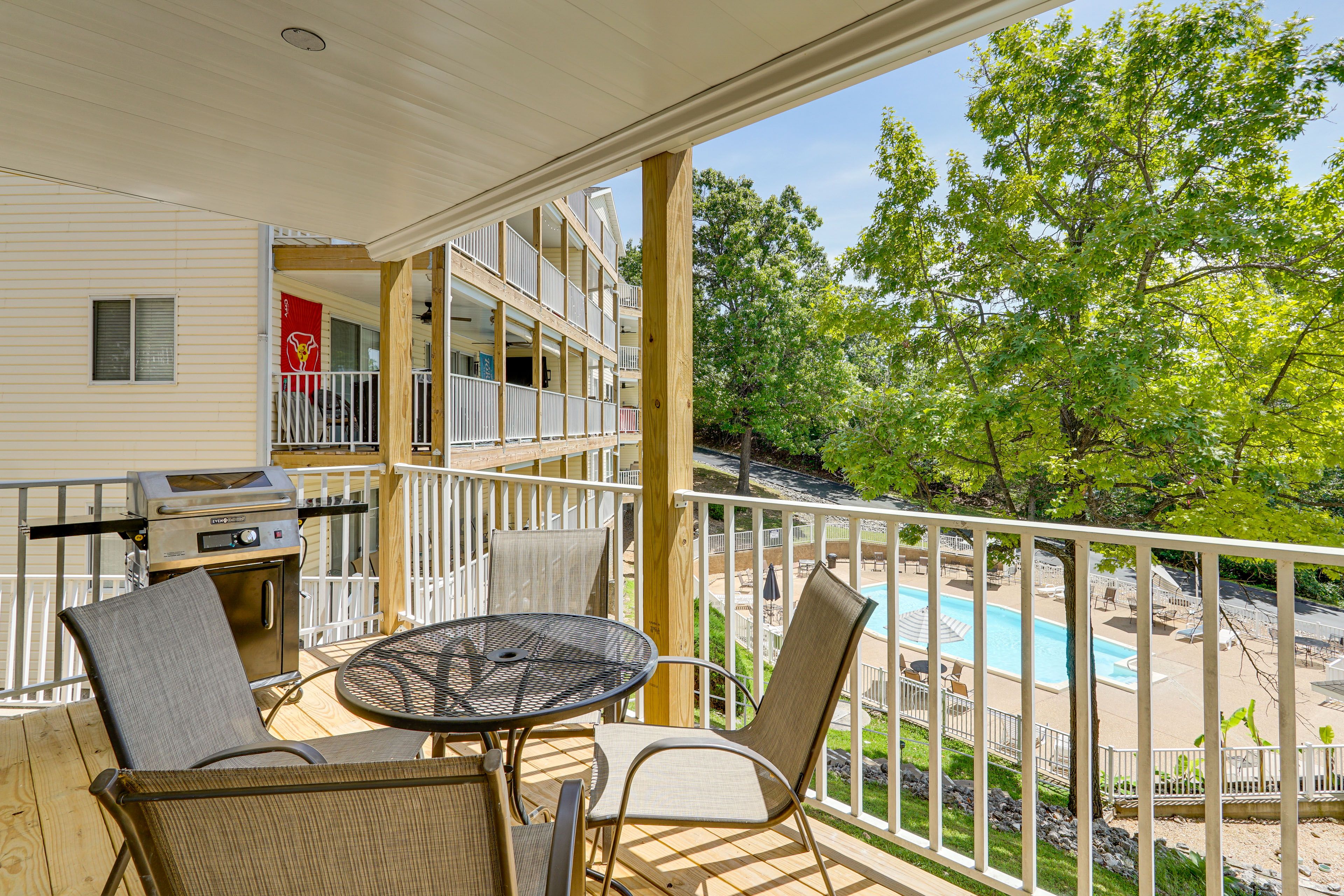 Osage Beach Vacation Rental | 2BR | 2BA | 980 Sq Ft | Steps to Enter