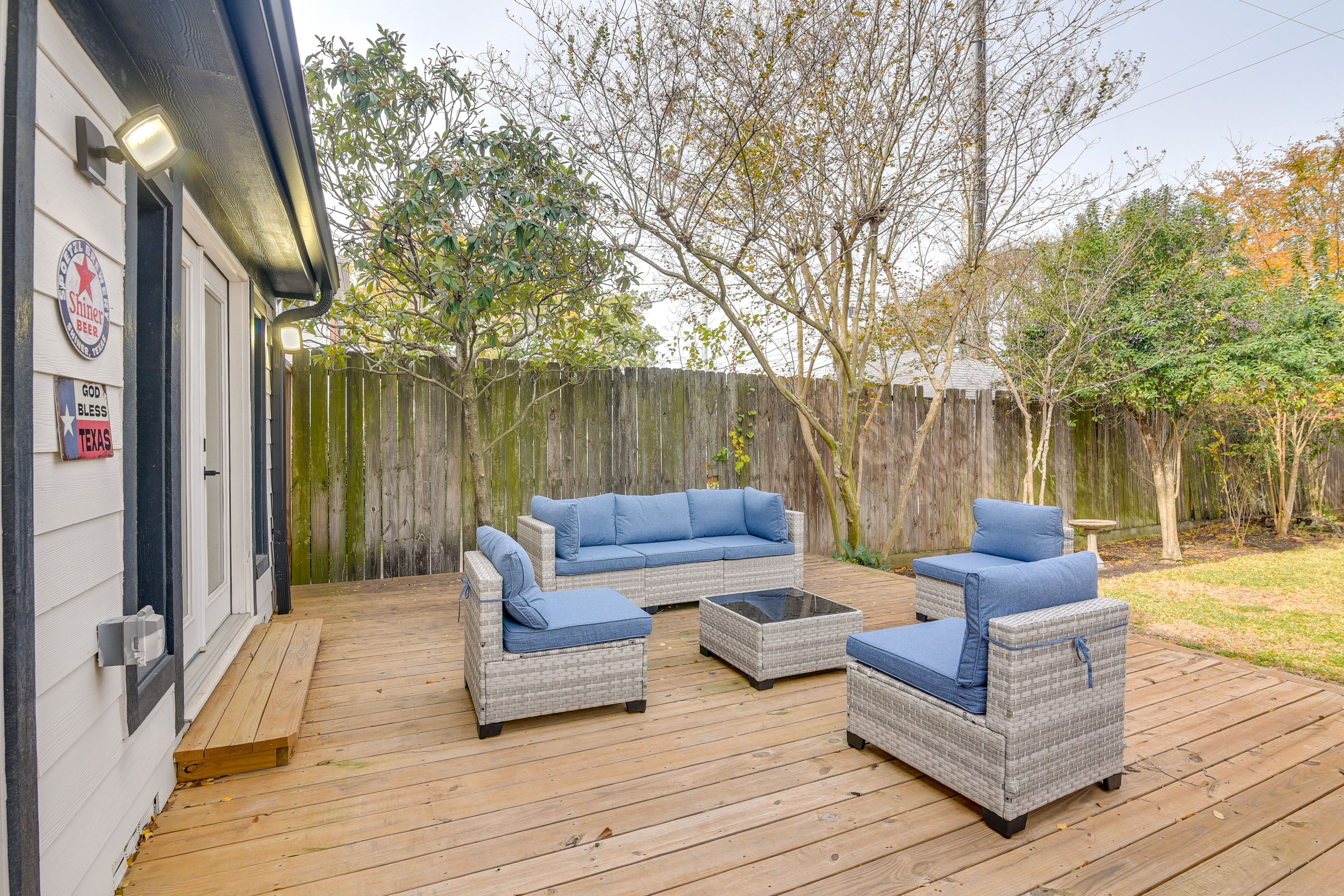 Patio & Backyard