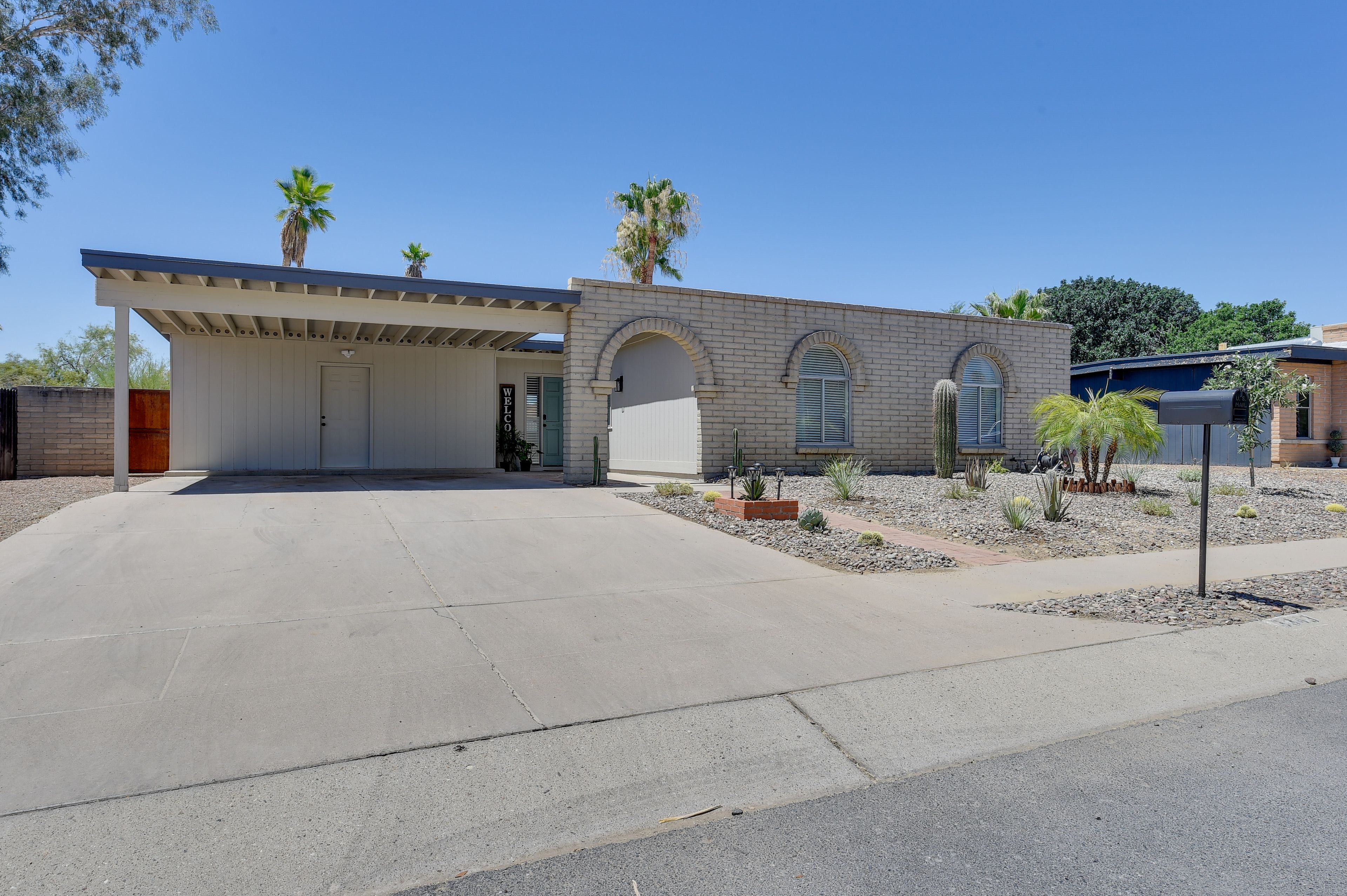 Parking | Carport (2 Vehicle) | Driveway (2 Vehicles) | Street
