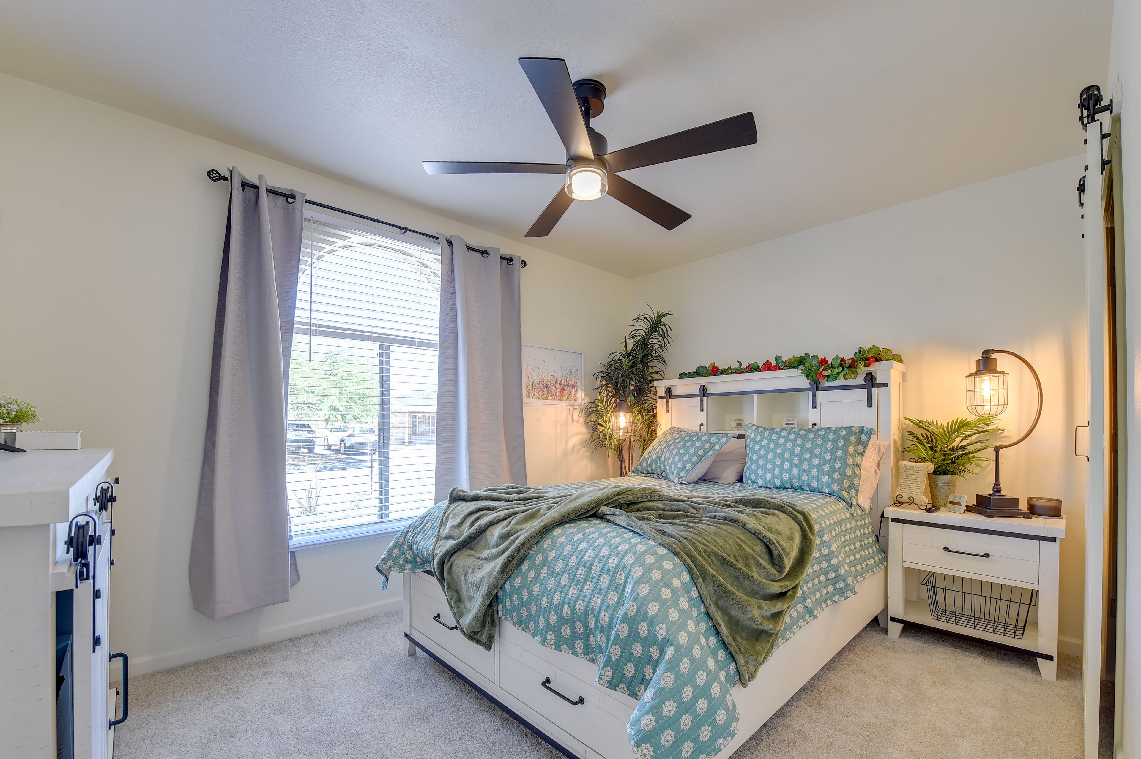 Bedroom 2 | Queen Bed