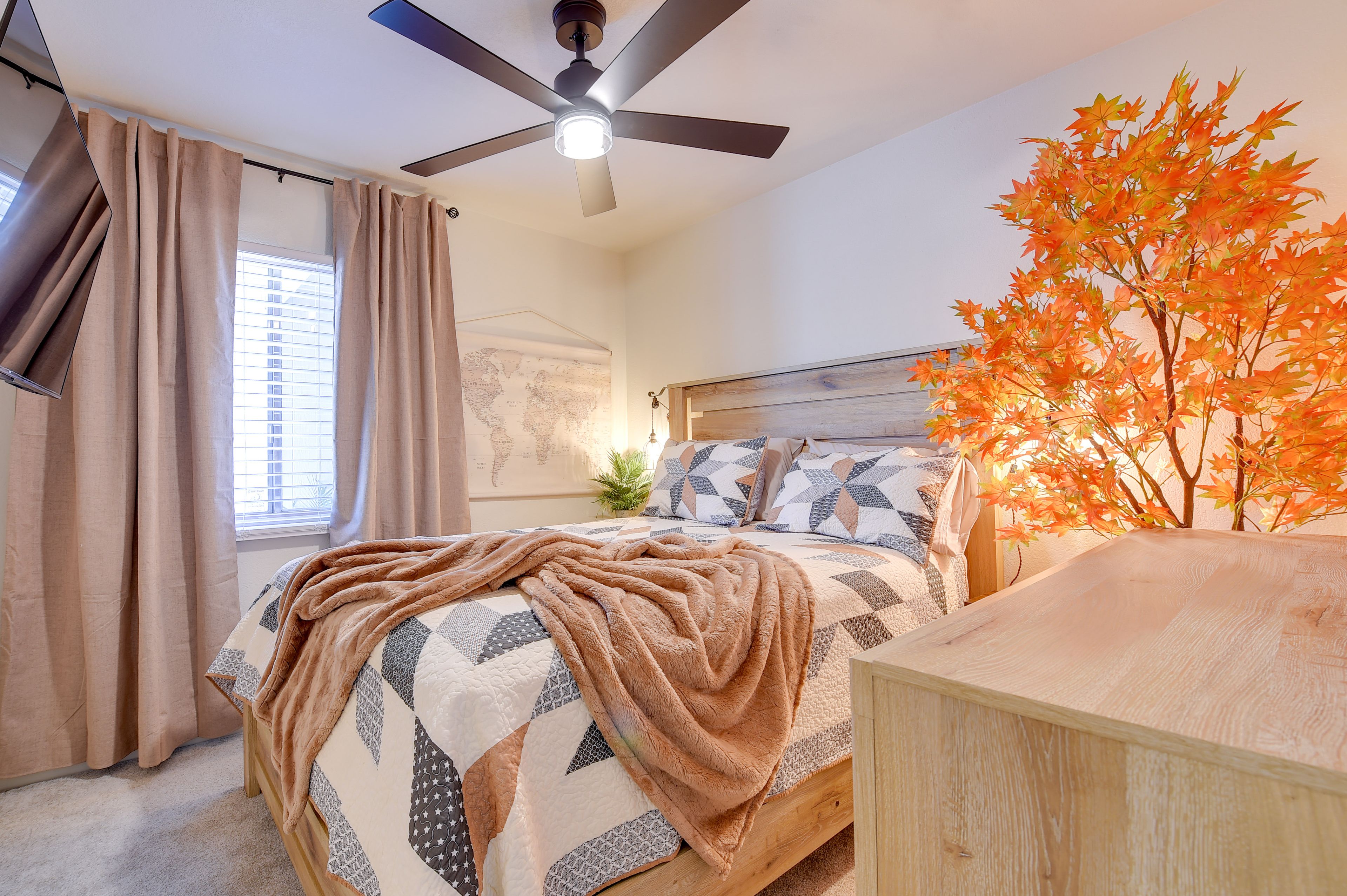 Bedroom 3 | Queen Bed