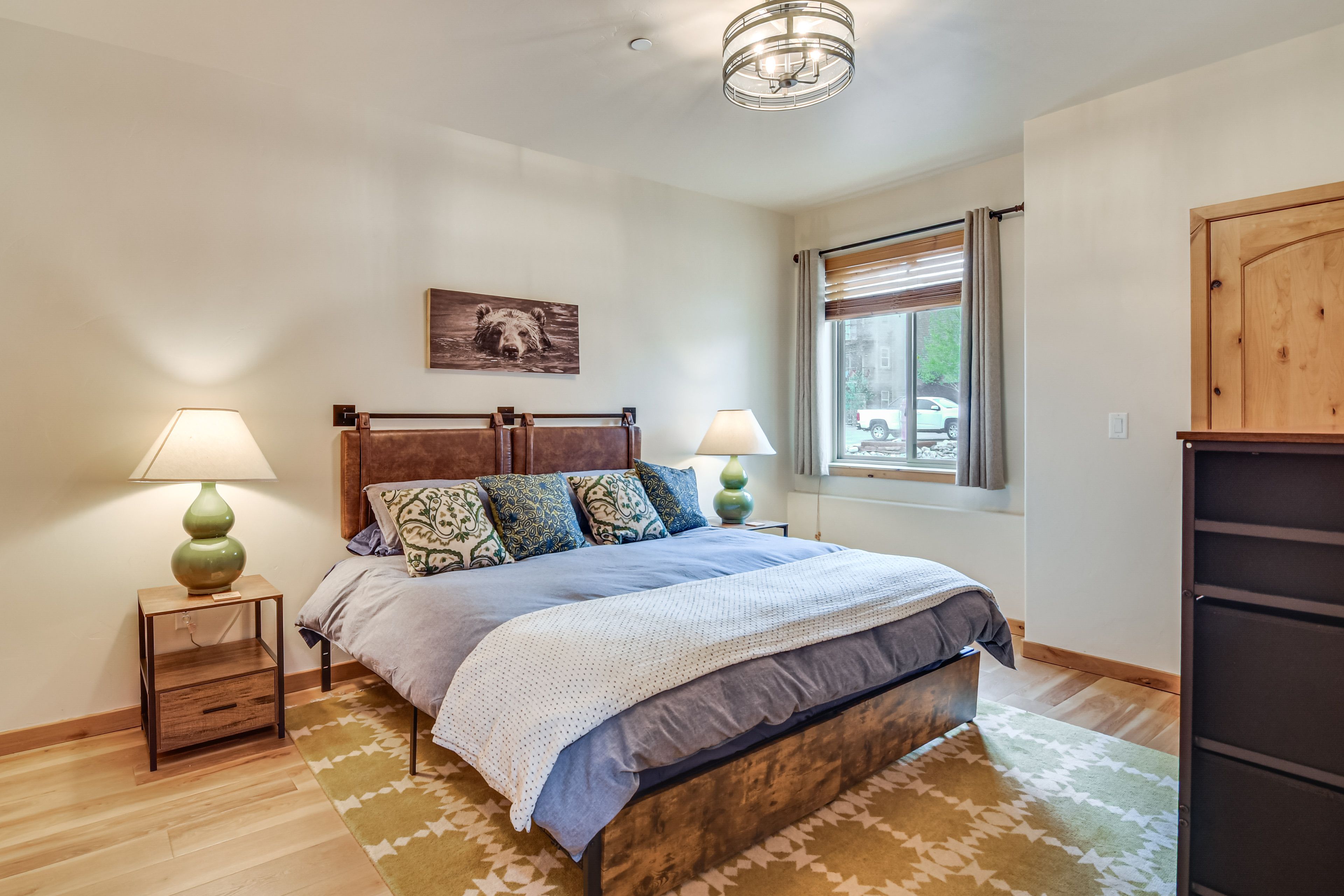Bedroom 1 | King Bed
