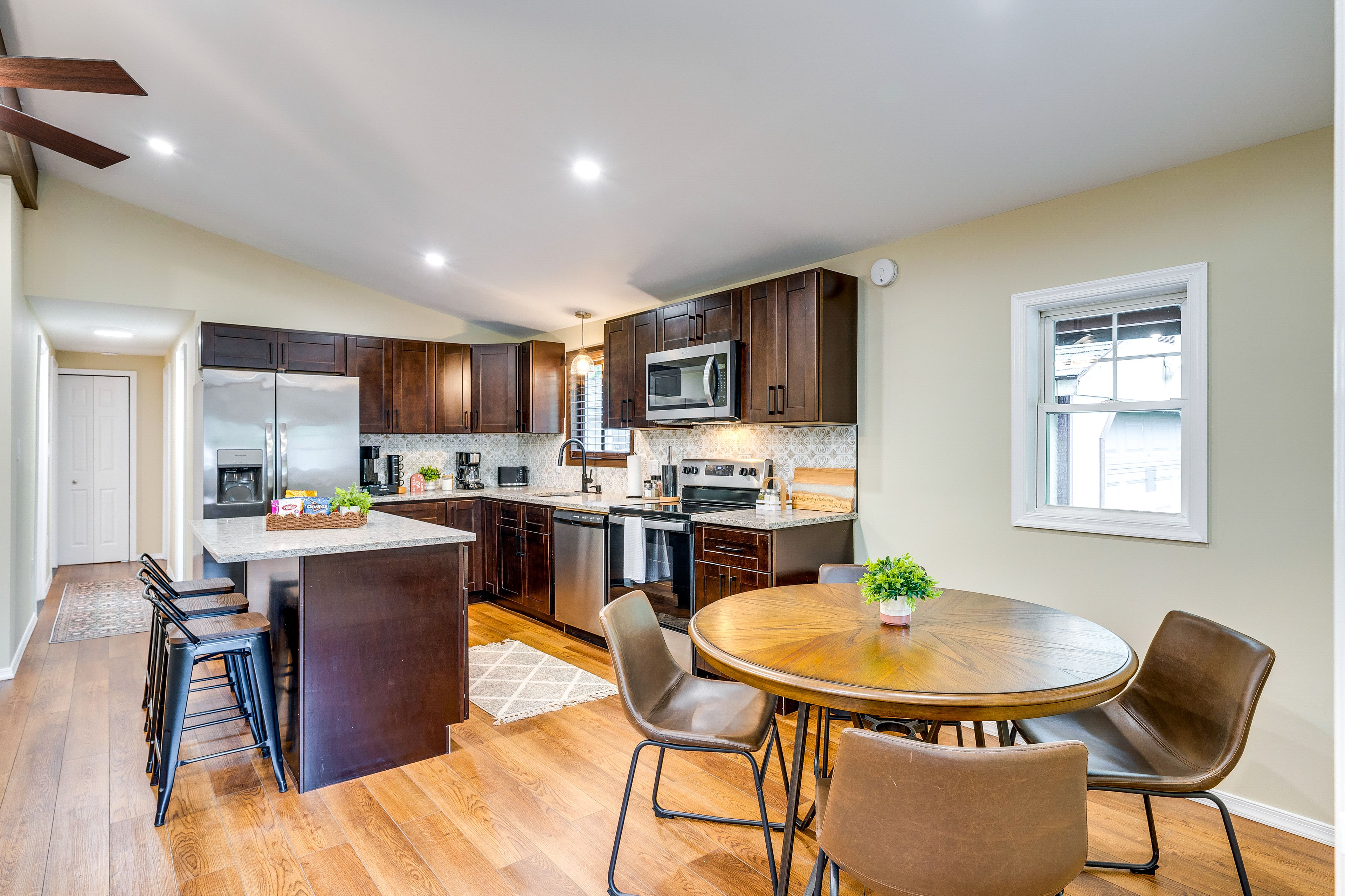 Kitchen & Dining Area | Single-Story Home