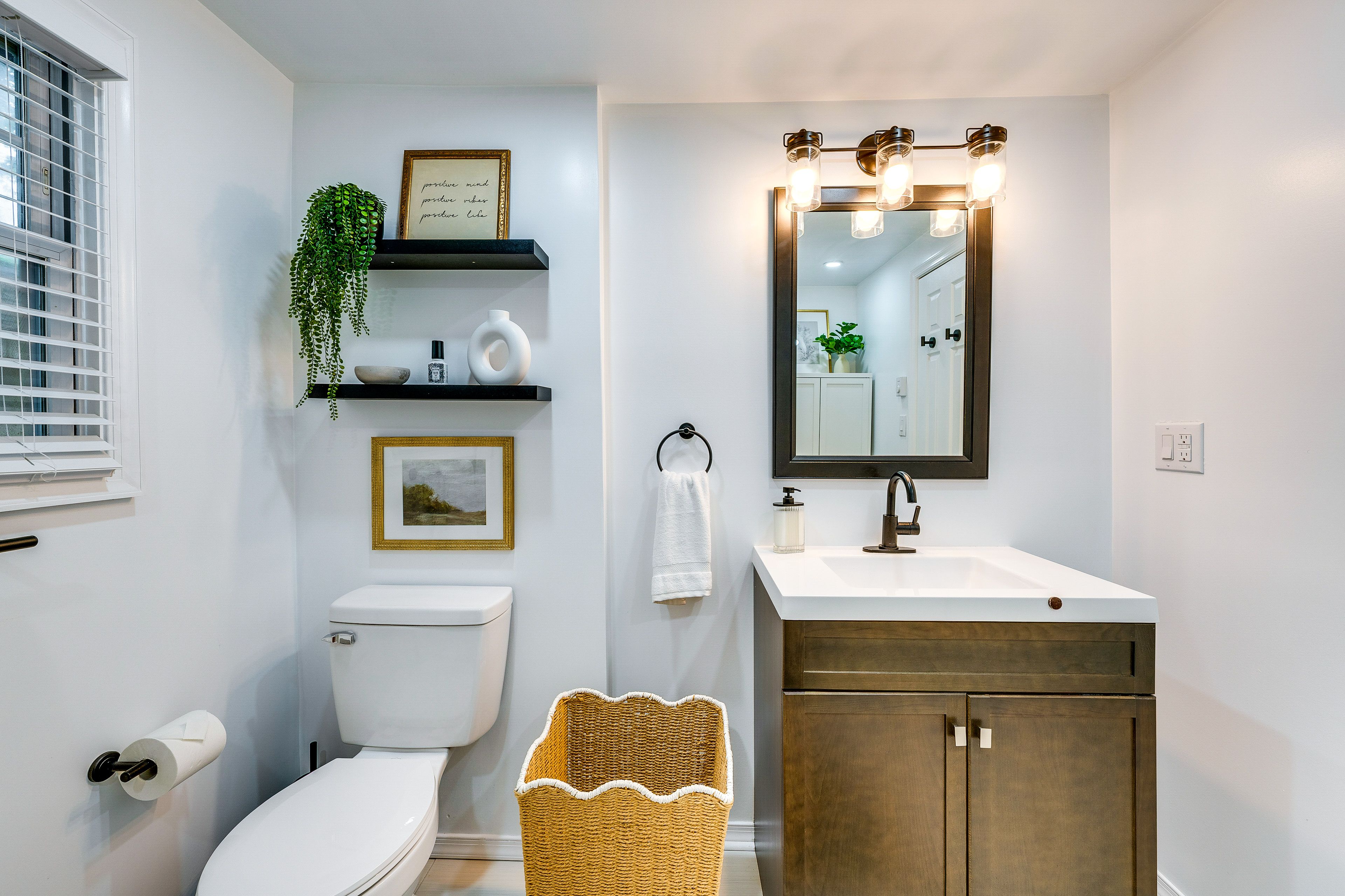 Full Bathroom | Towels & Linens Provided