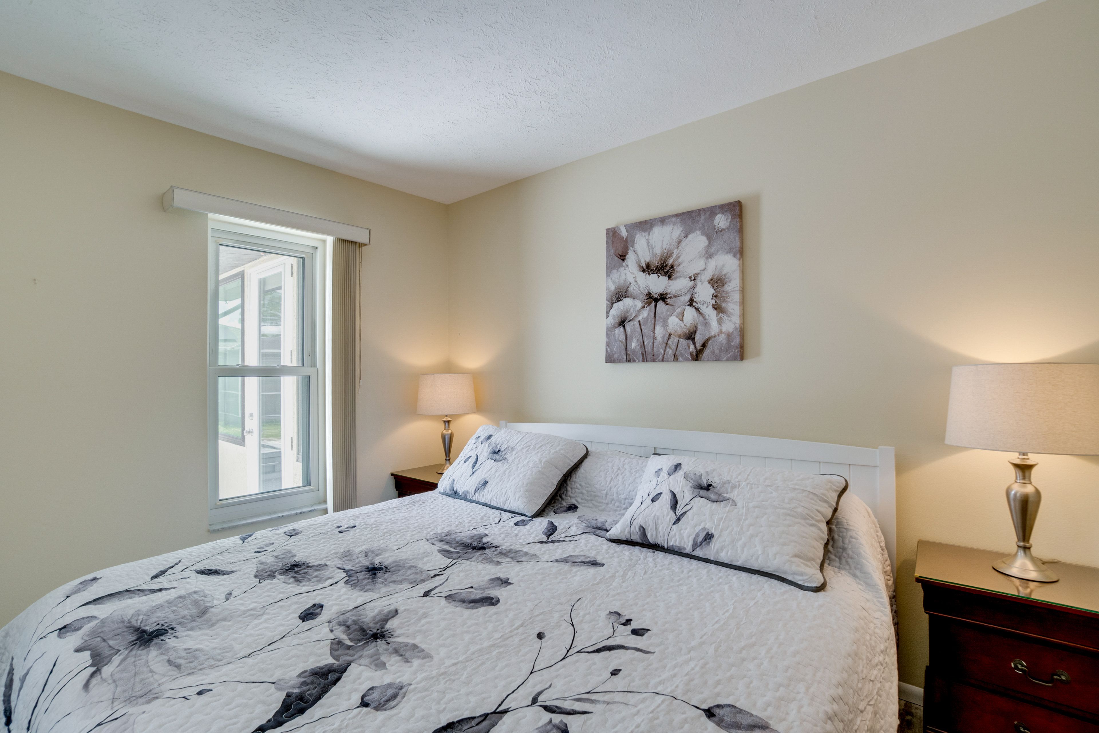 Bedroom 1 | King Bed