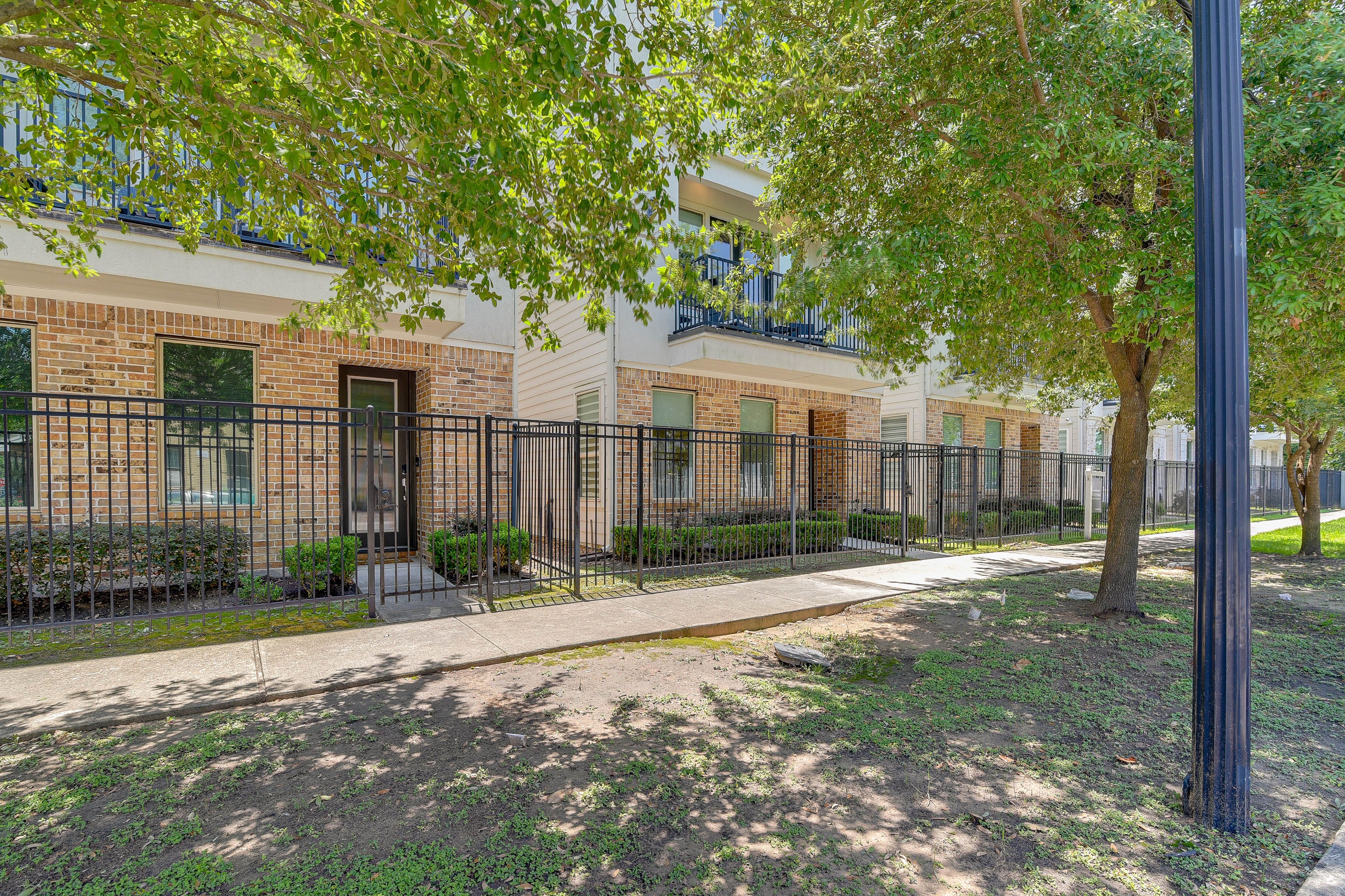 Exterior | Parking | Street (First-Come, First-Served Basis)