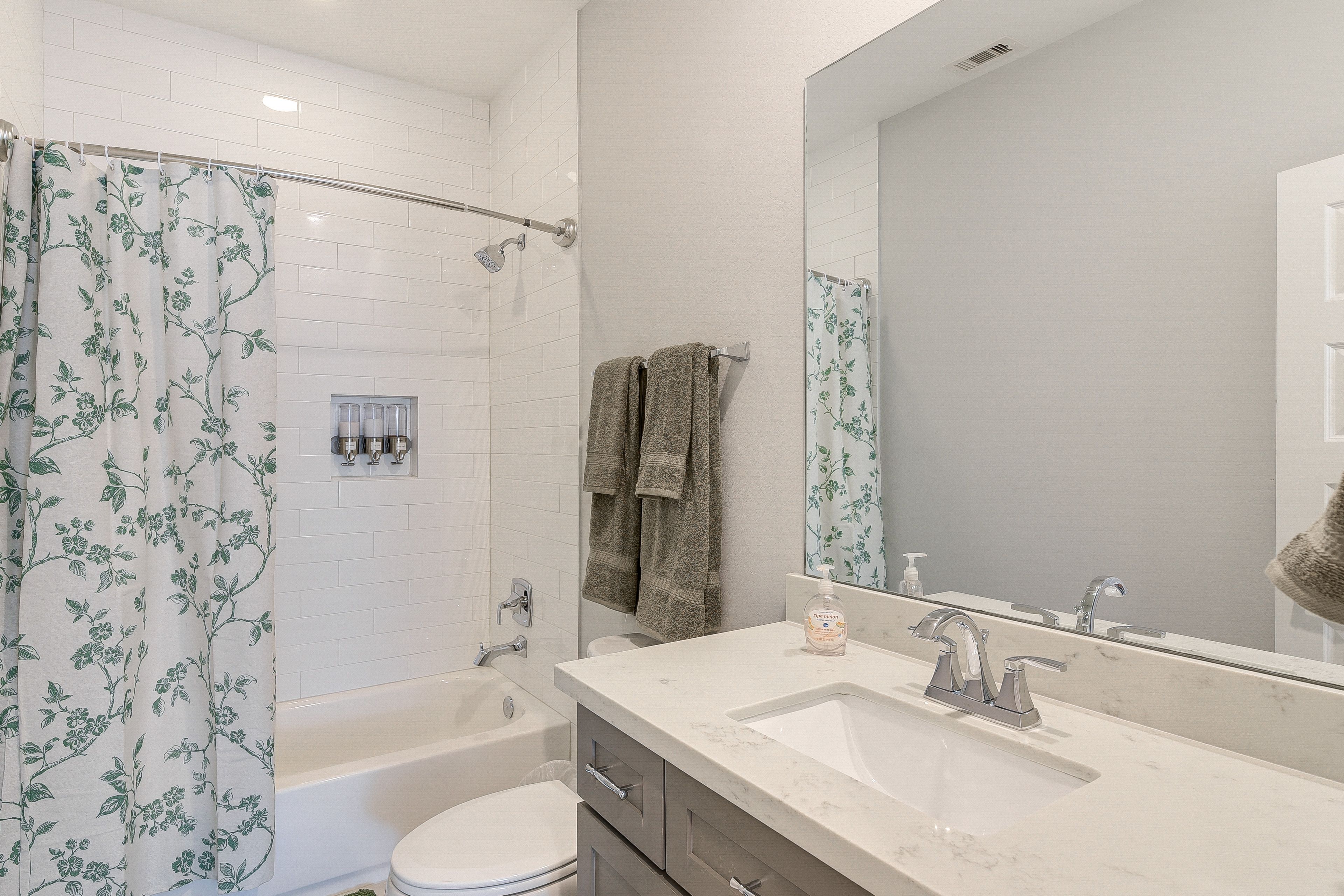 Full Bathroom | 3rd Floor