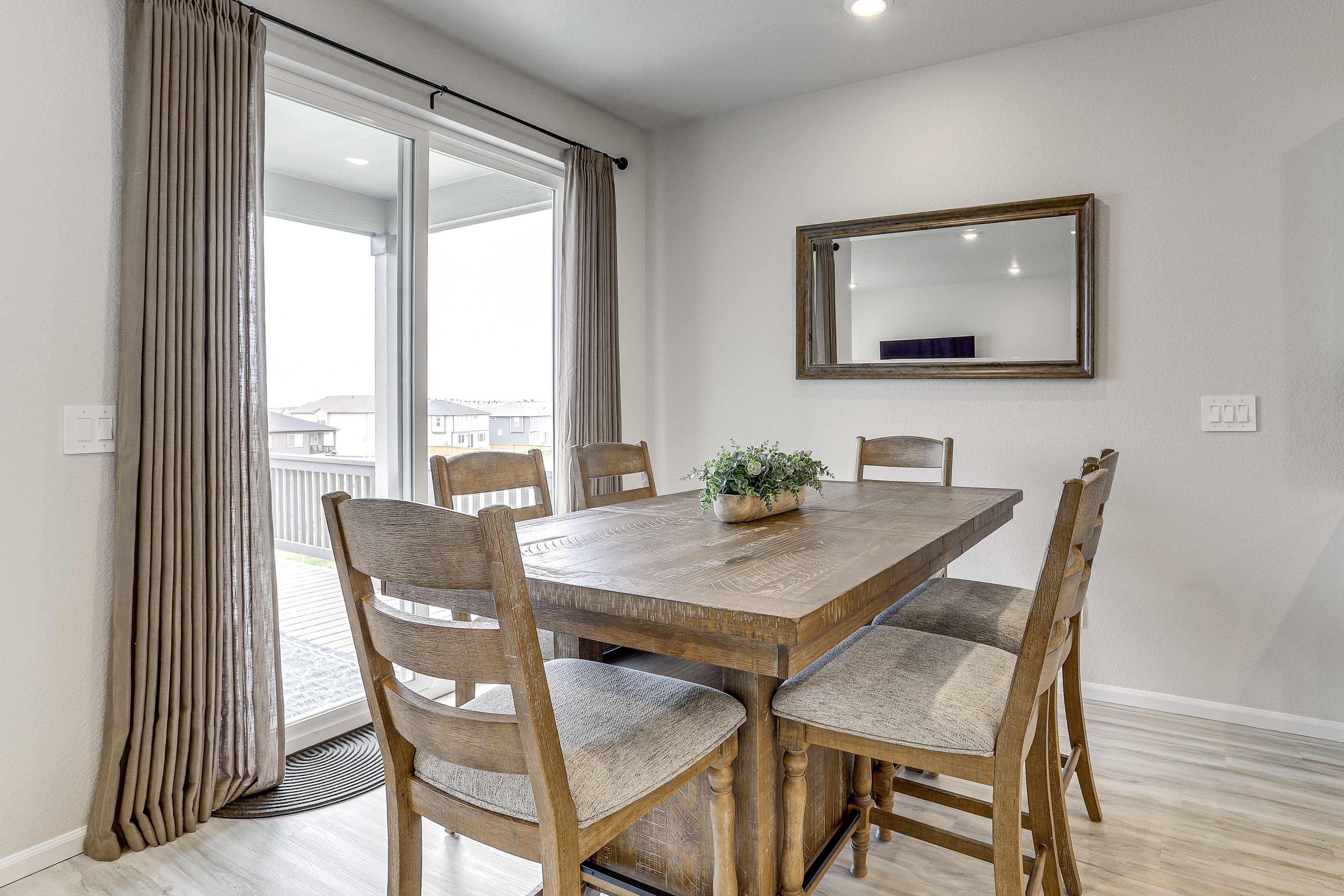 Dining Area | Dishes & Flatware Provided