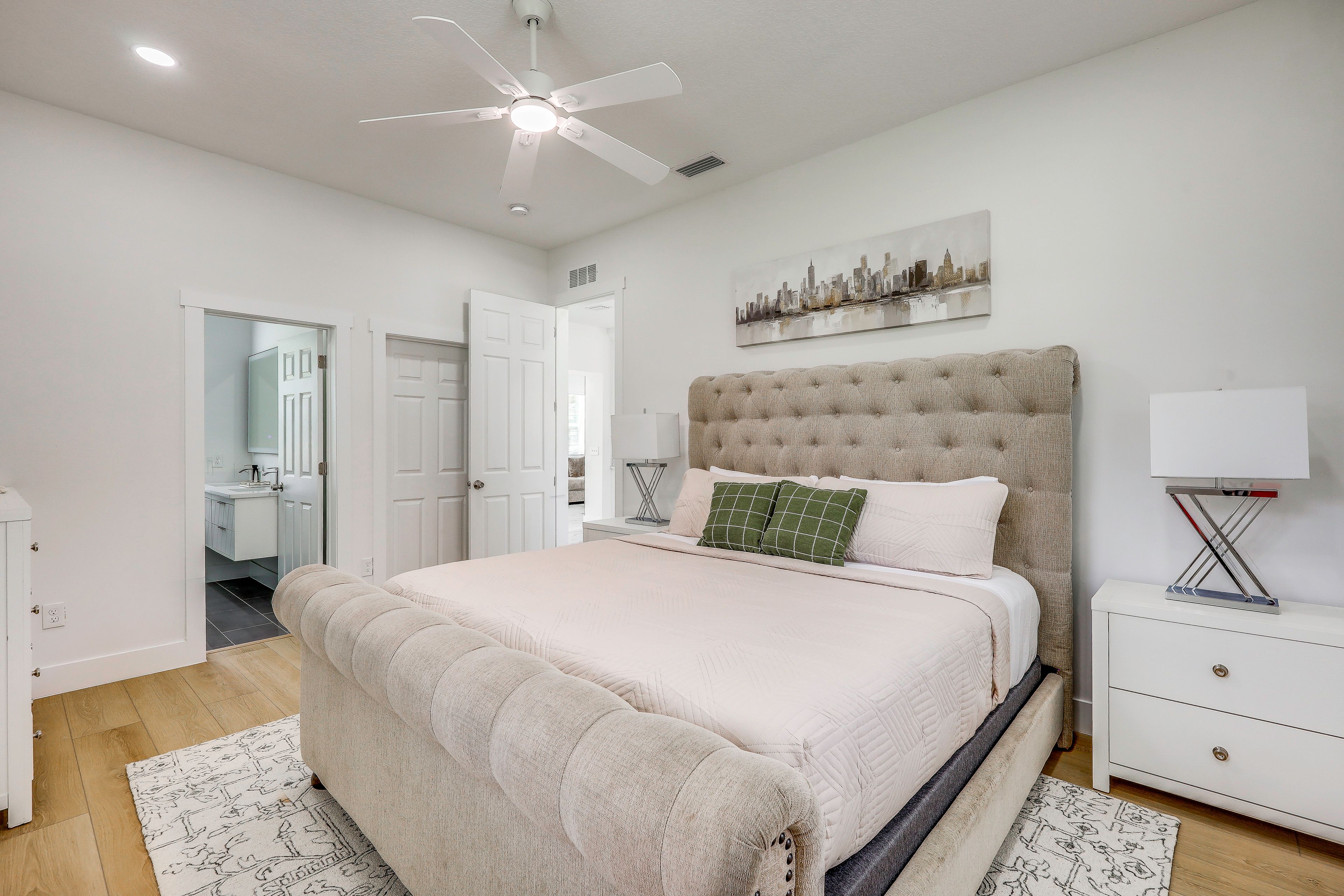 Bedroom 1 | King Bed | 1st Floor