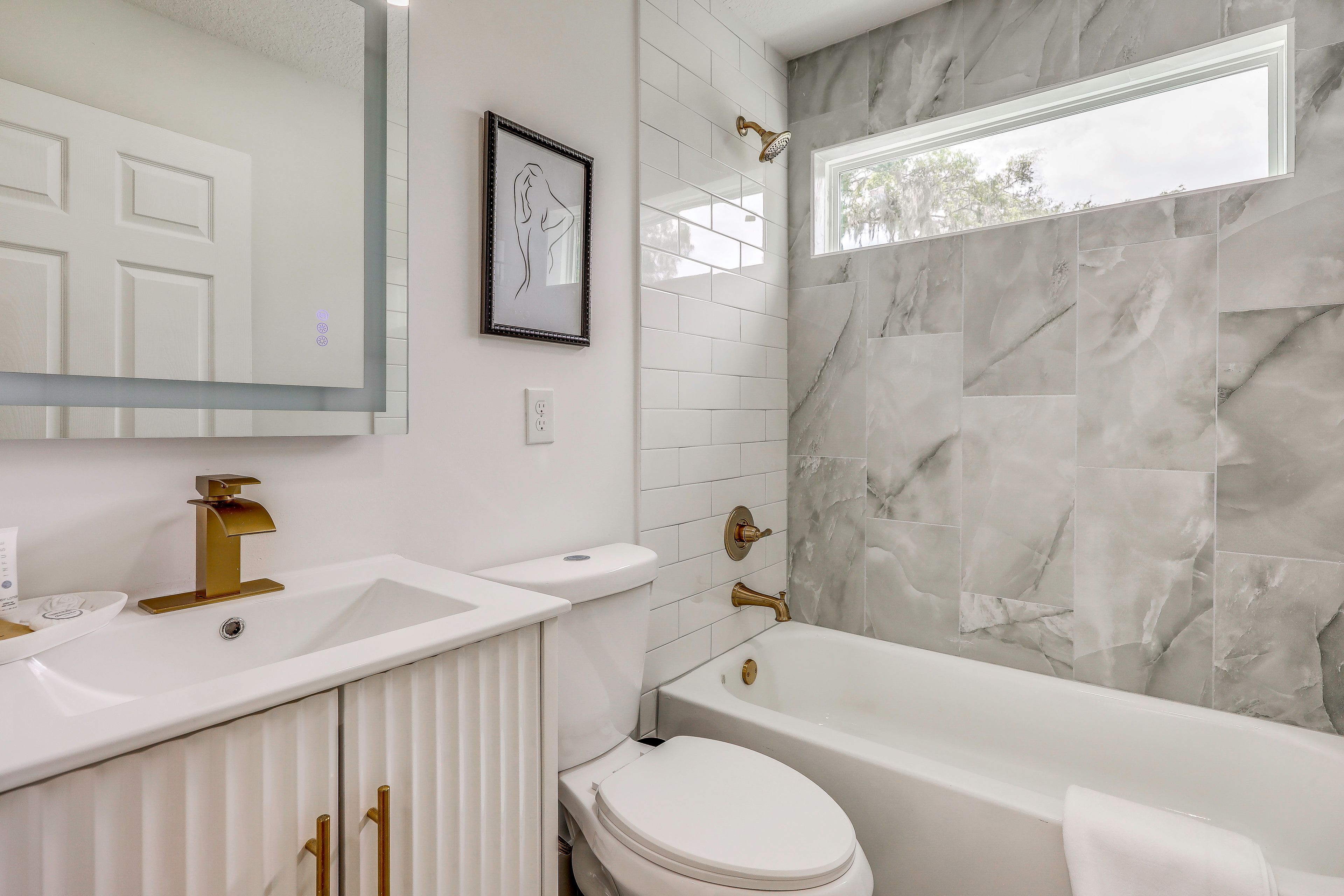 Full Bathroom | 2nd Floor