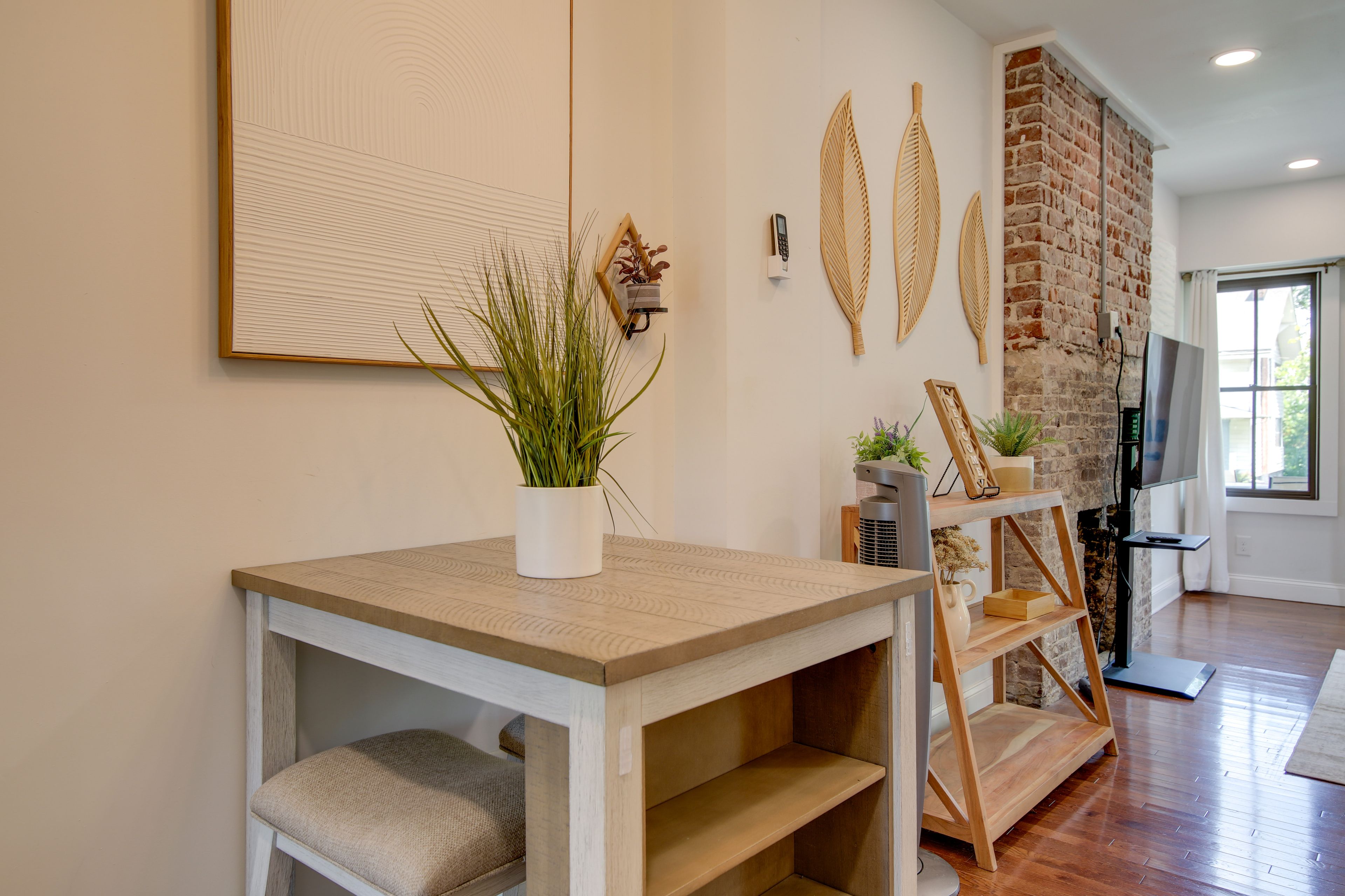 Dining Area | Dishware & Flatware