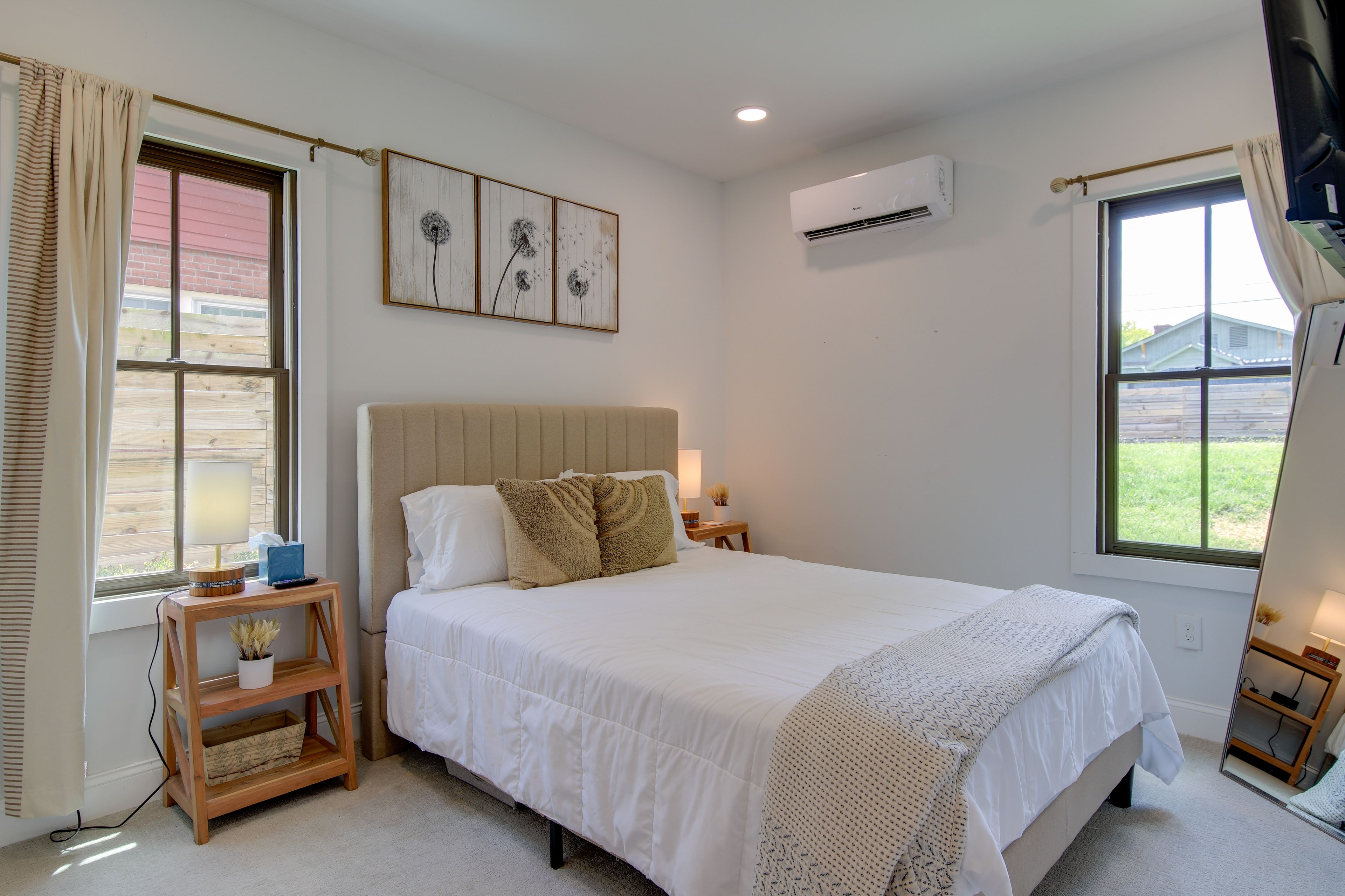 Bedroom | Queen Bed