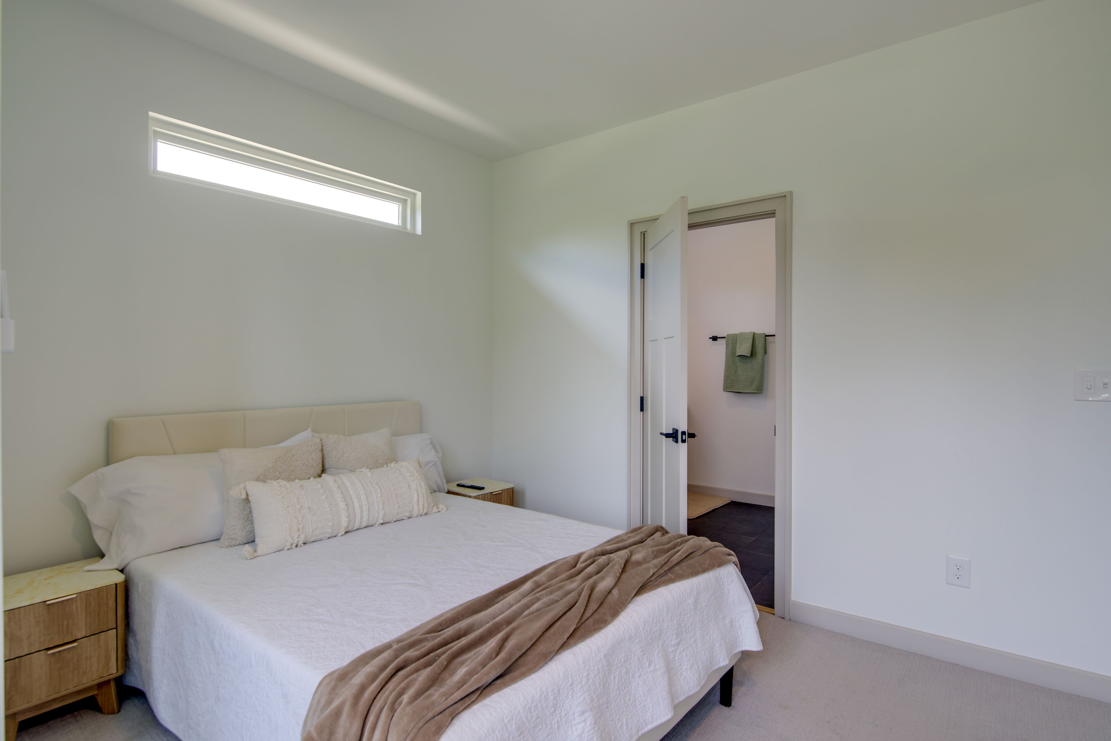 Bedroom | Queen Bed