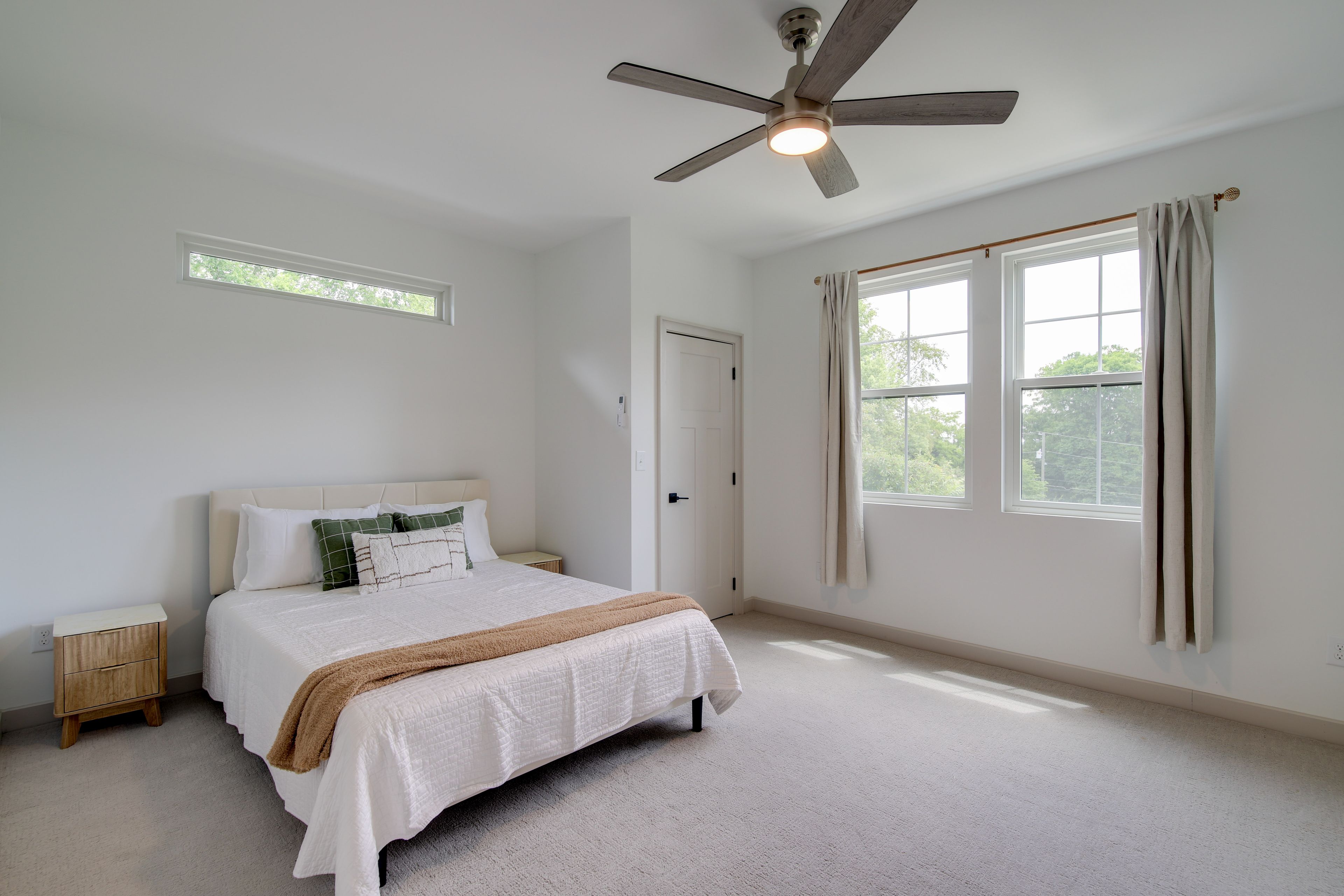 Bedroom | Queen Bed