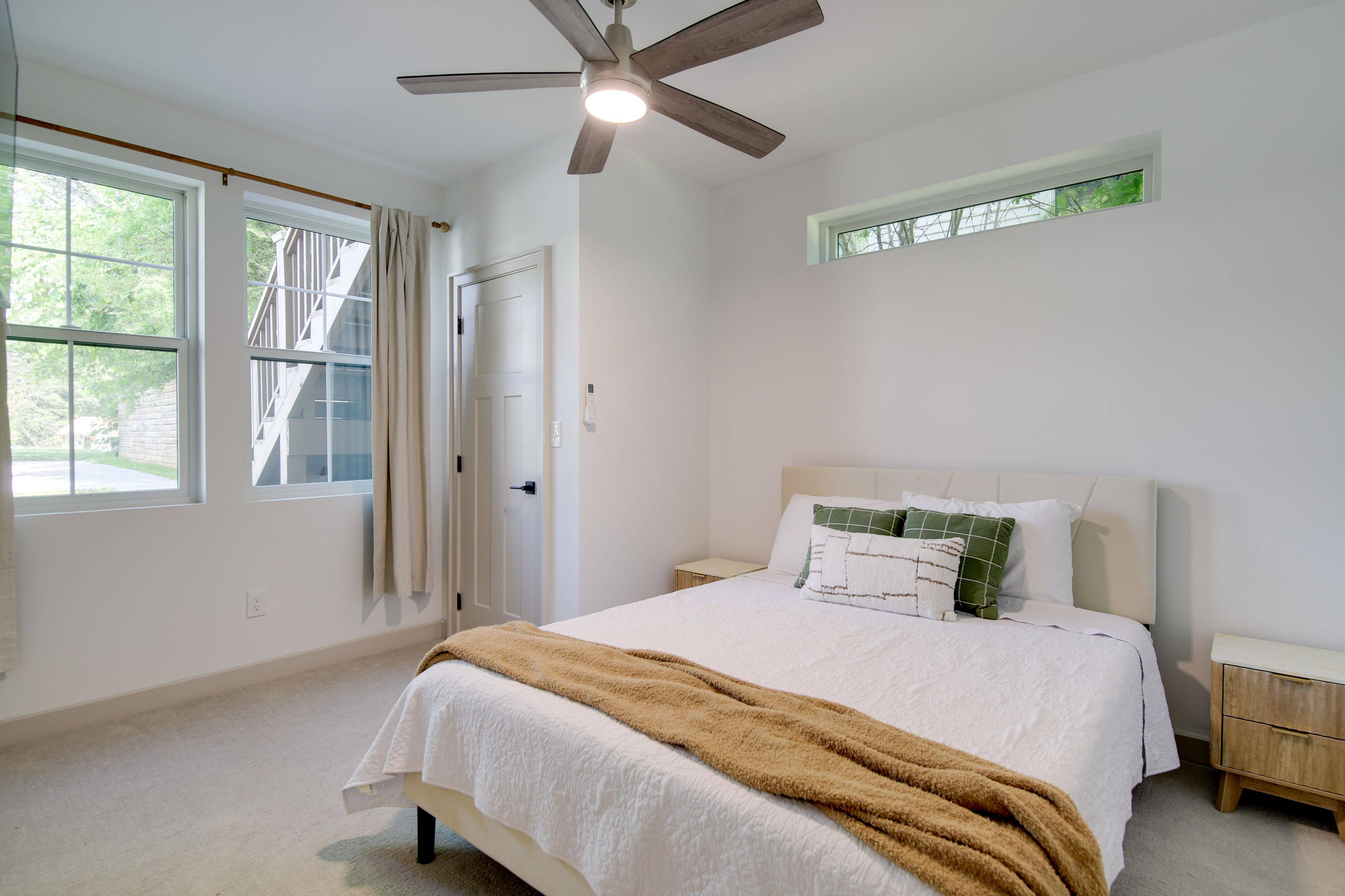 Bedroom | Queen Bed