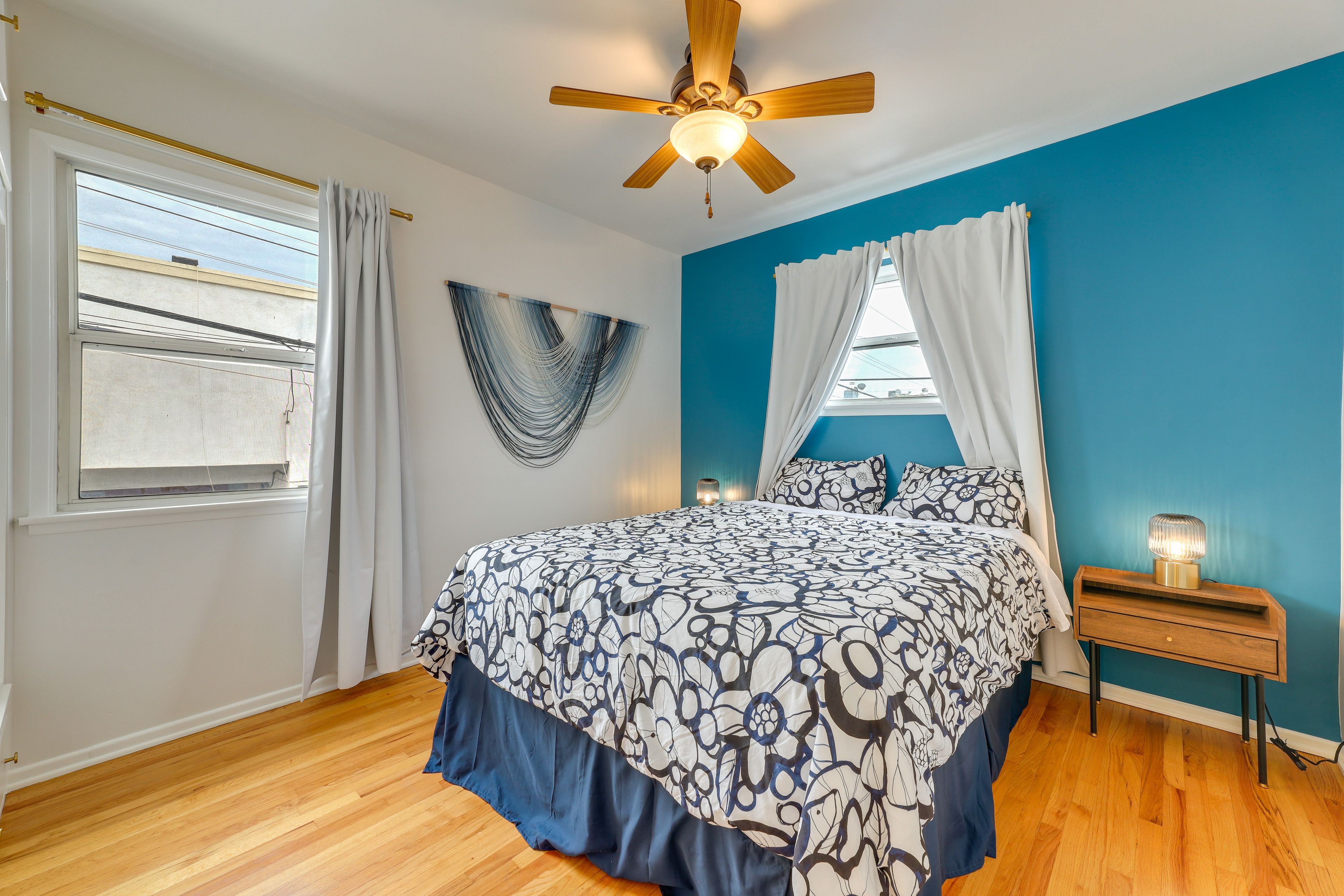 Bedroom | Queen Bed