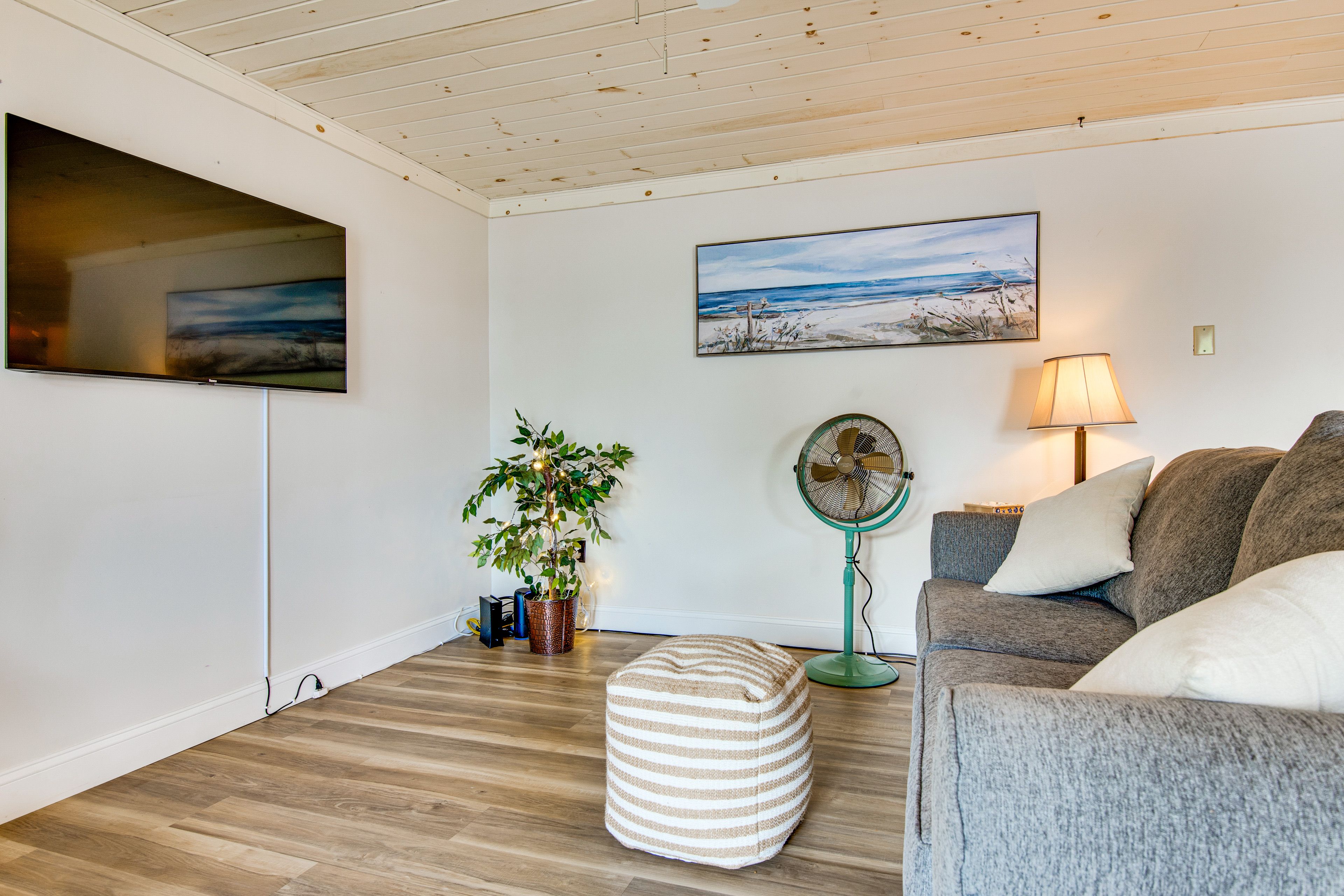 Living Room | Queen Sleeper Sofa