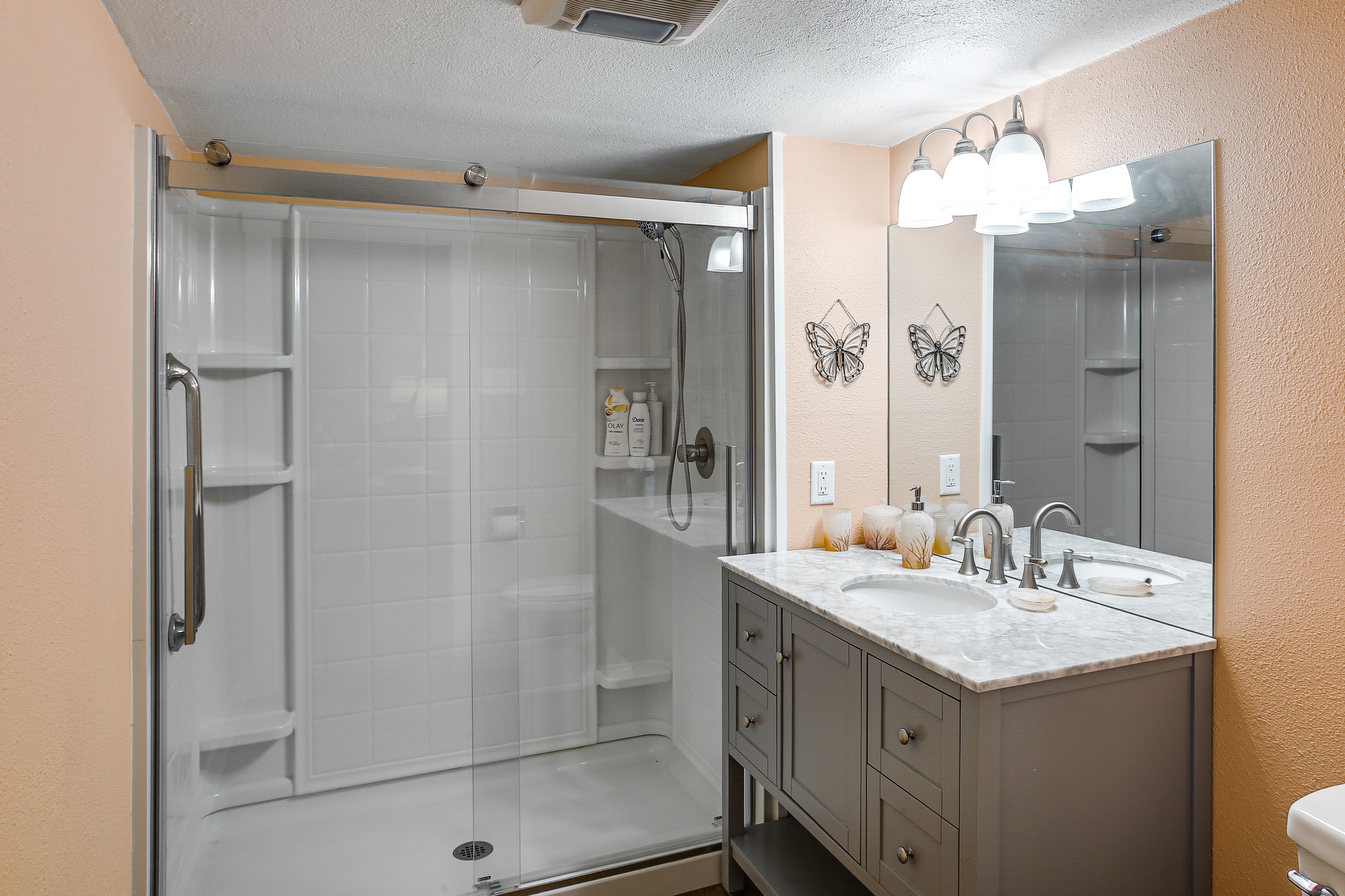 Full Bathroom | 1st Floor