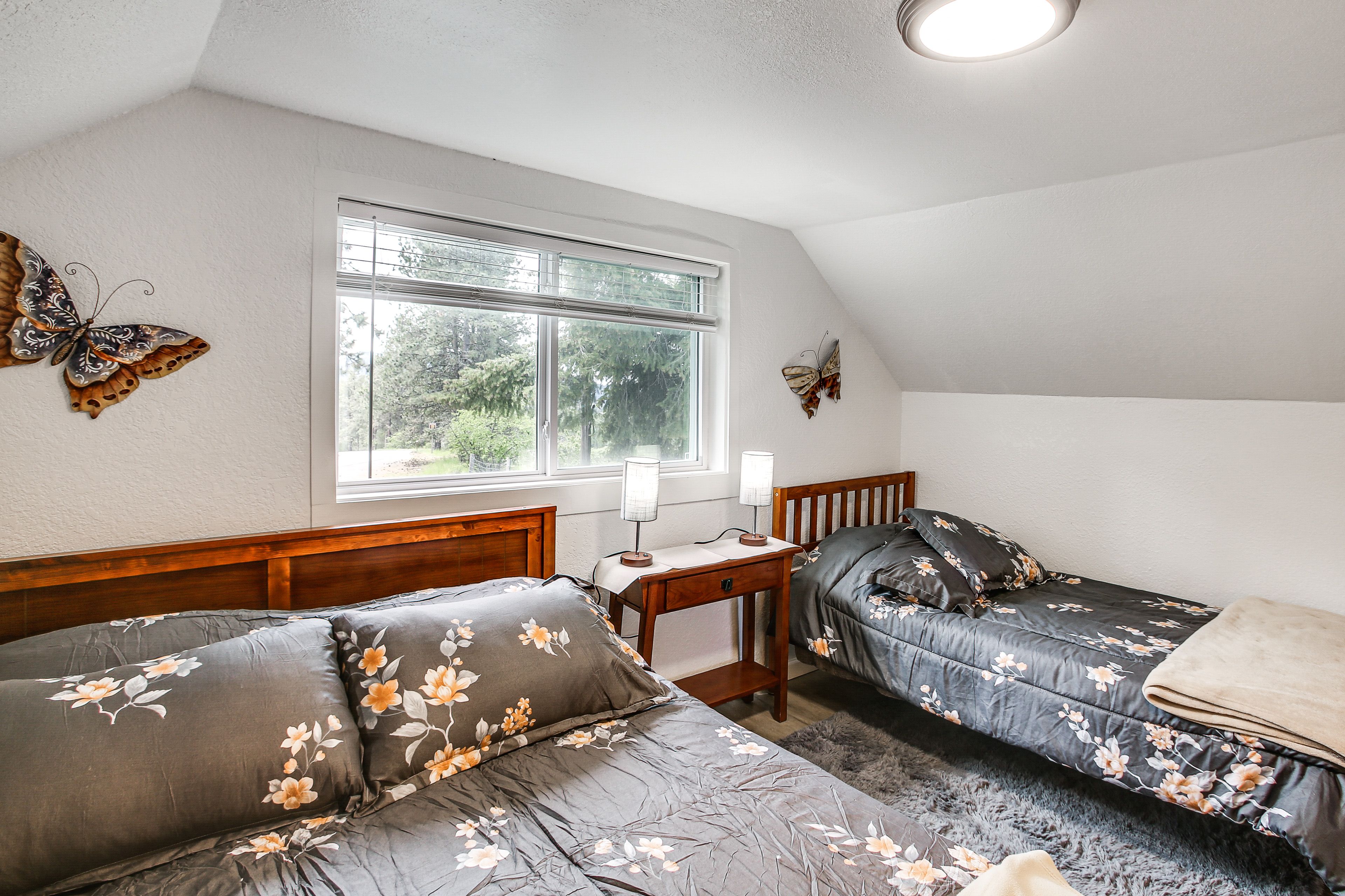 Bedroom 2 | 2nd Floor | Queen Bed | Twin Bed
