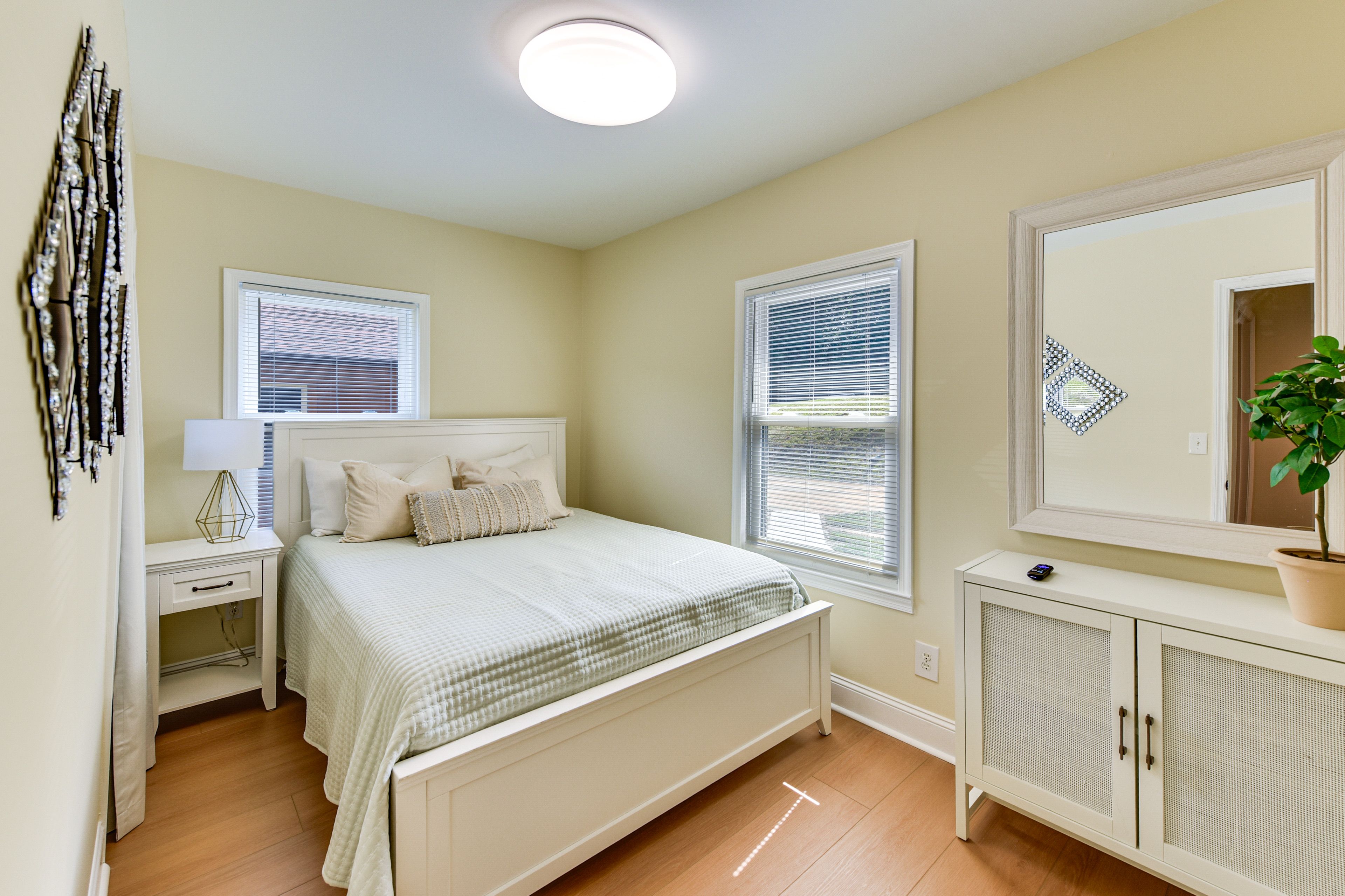 Bedroom 3 | Queen Bed | Main Floor