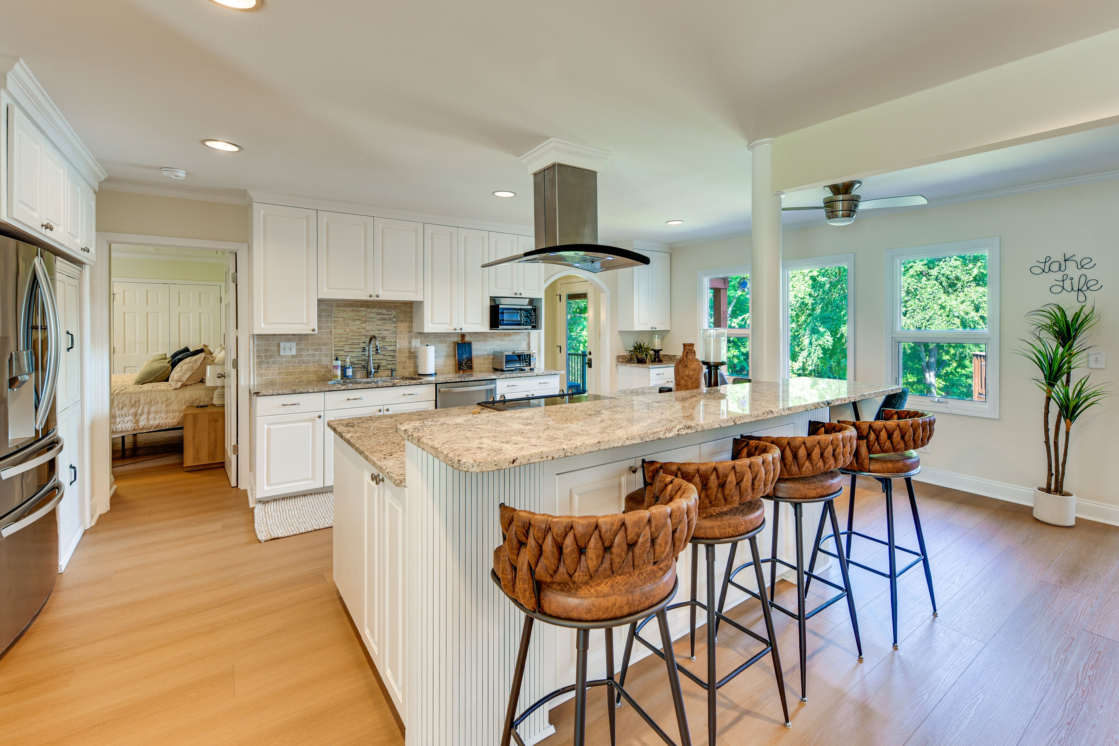Kitchen | Main Floor
