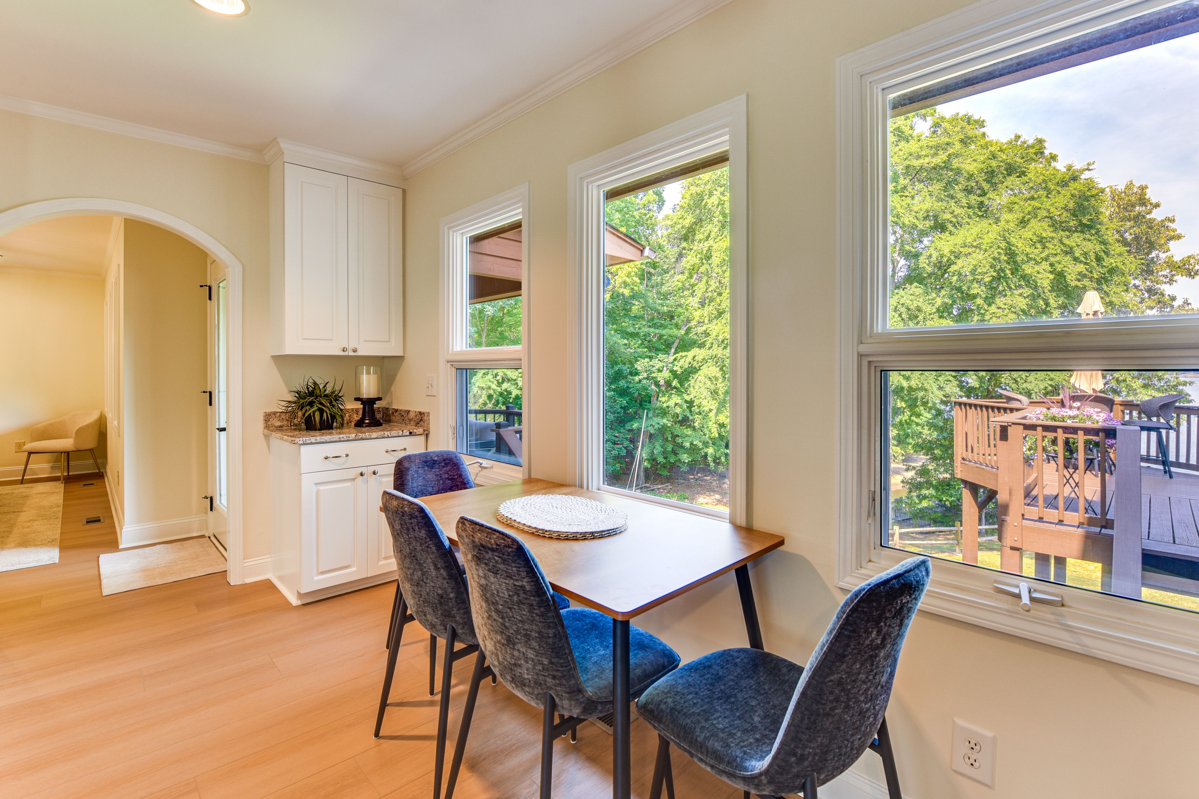 Breakfast Nook | Main Floor