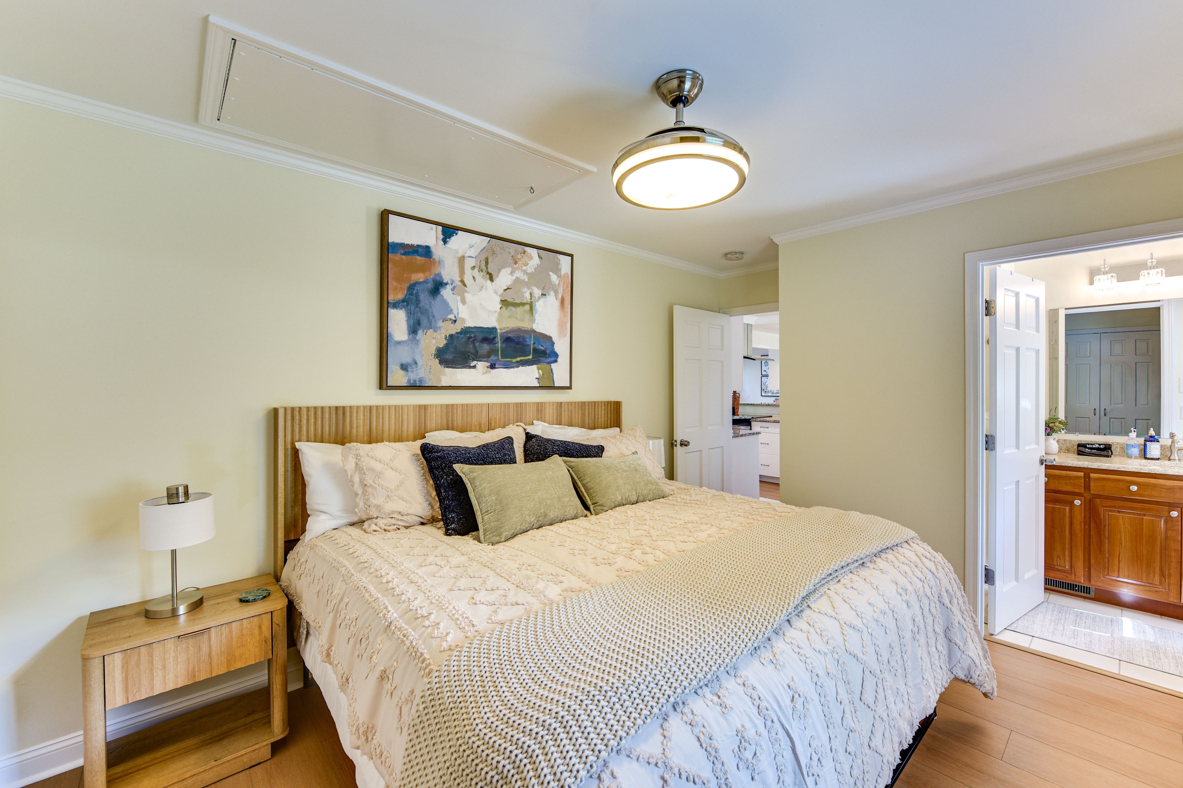 Bedroom 2 | King Bed | Main Floor