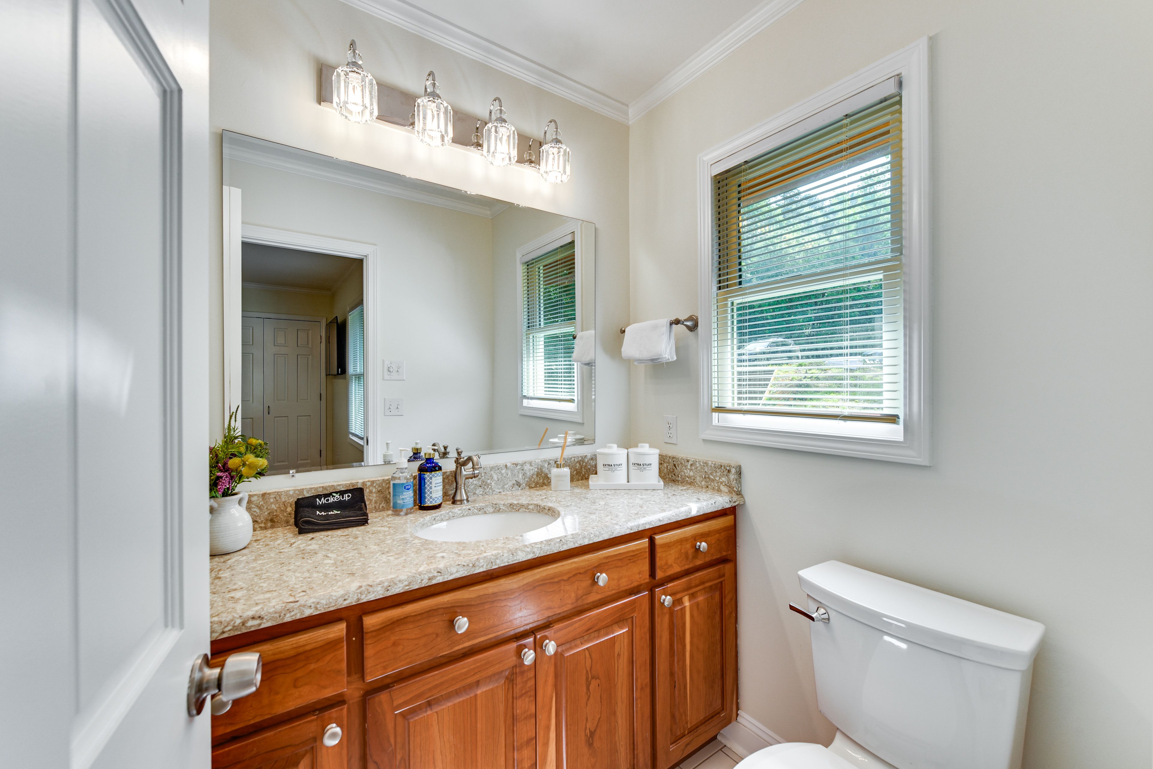 Bathroom | Main Floor