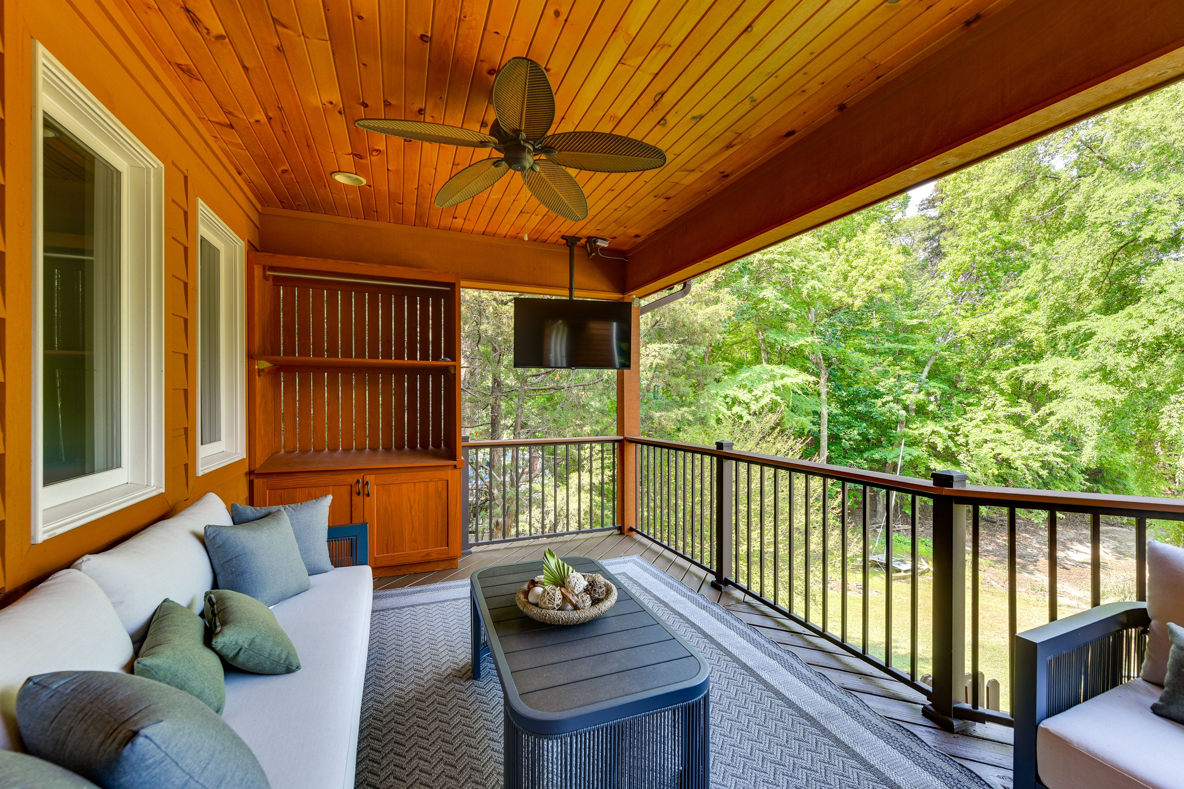 Upper Deck | Lake Views